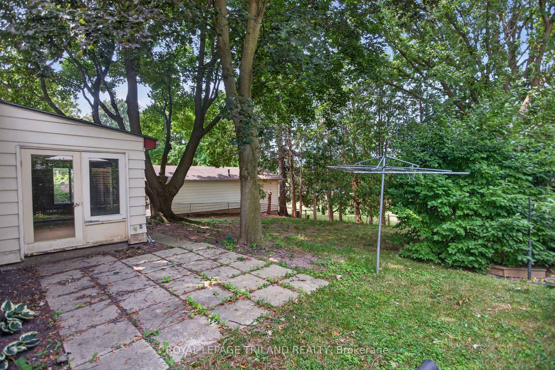657 Viscount Road photo 38