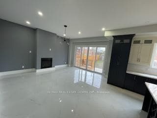33 Twin Pauls Crescent Unit MainFlr photo 9