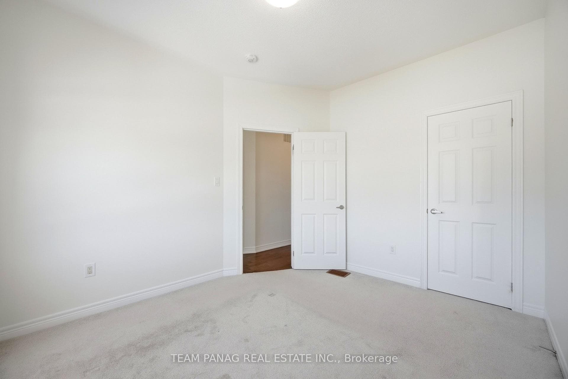 414 Royal West Drive photo 25