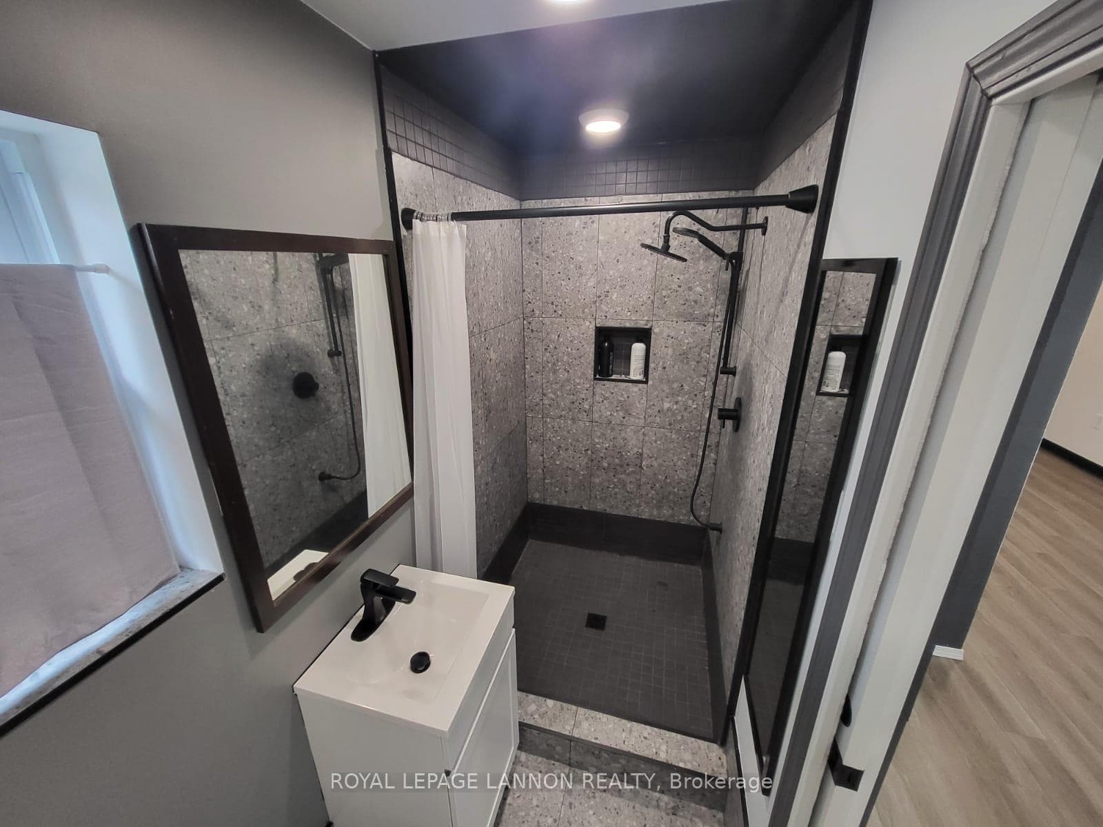 490 Empire Avenue photo 6