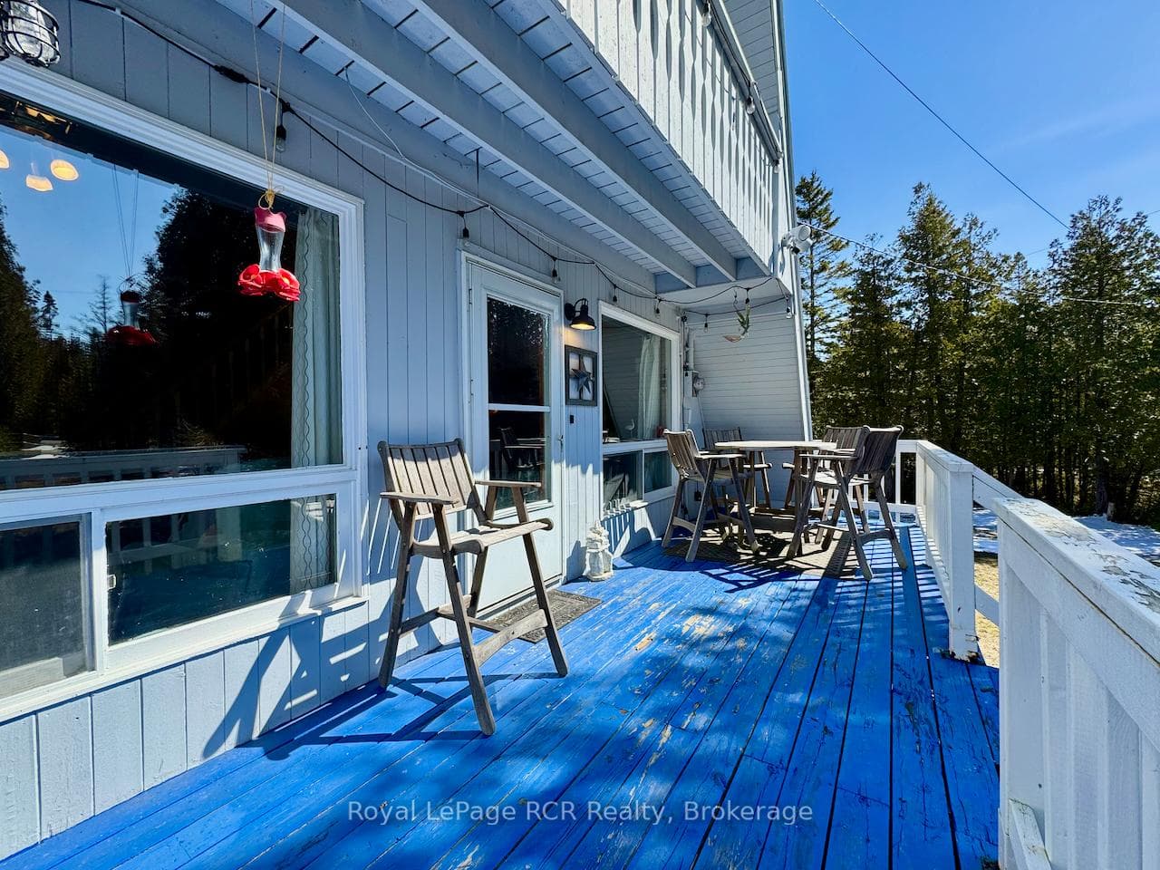 Large 8ft x 28ft raised deck.