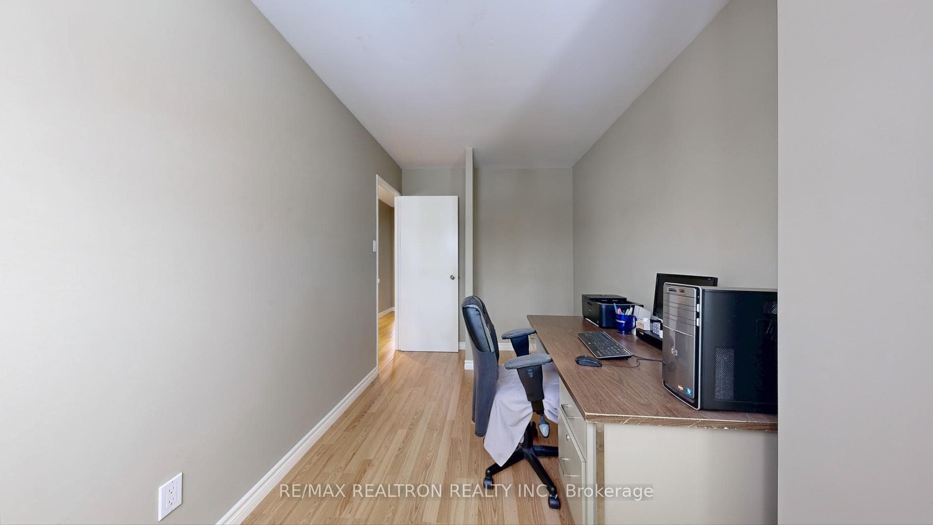 747 Elgin Street photo 24