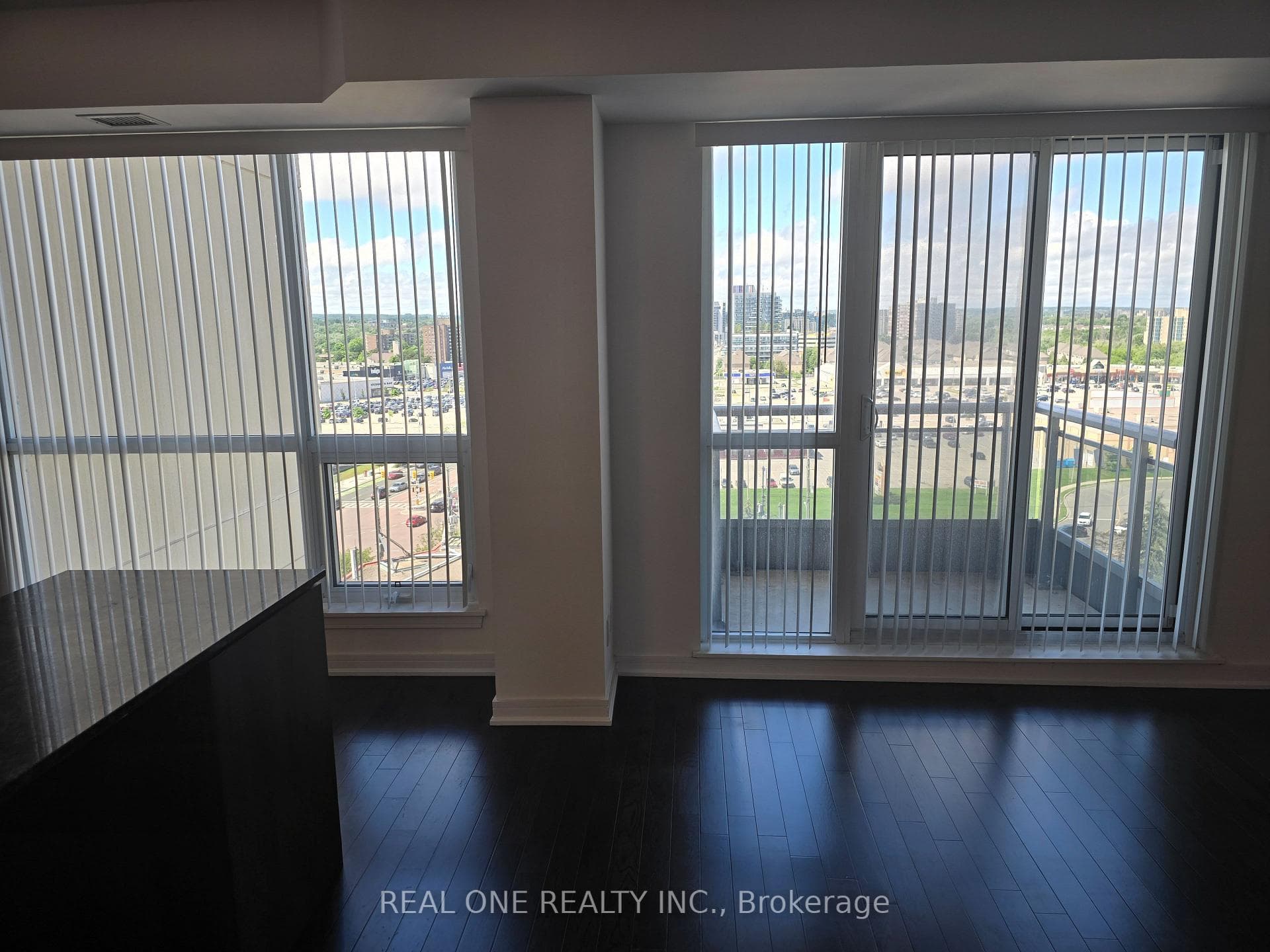 9201 Yonge Street Unit 1003 photo 5