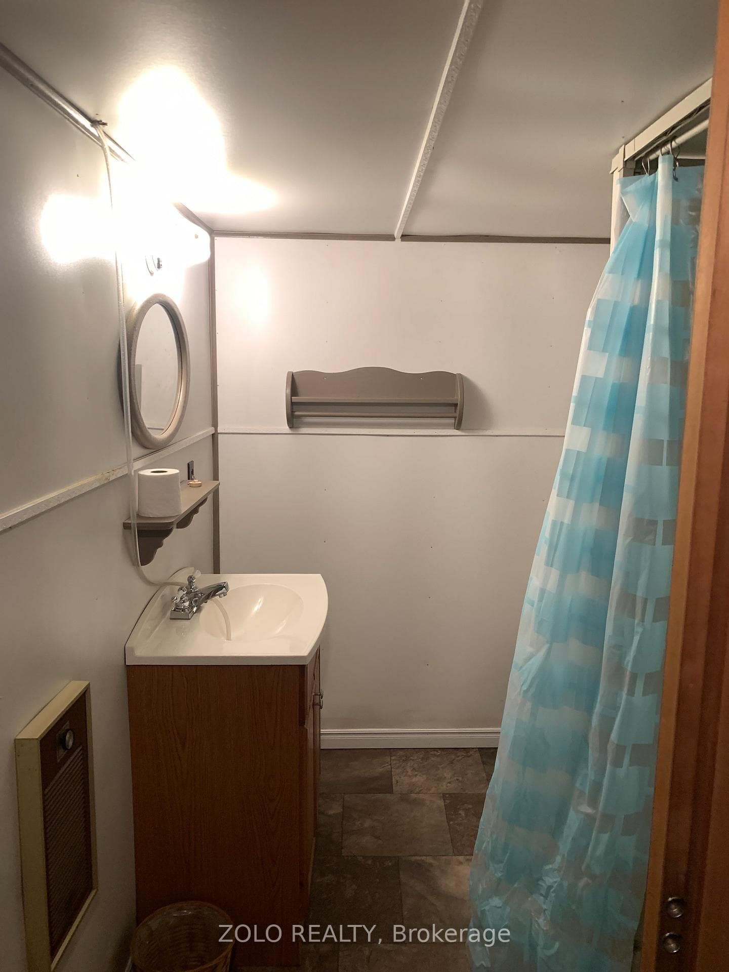 90 Joseph Street photo 17