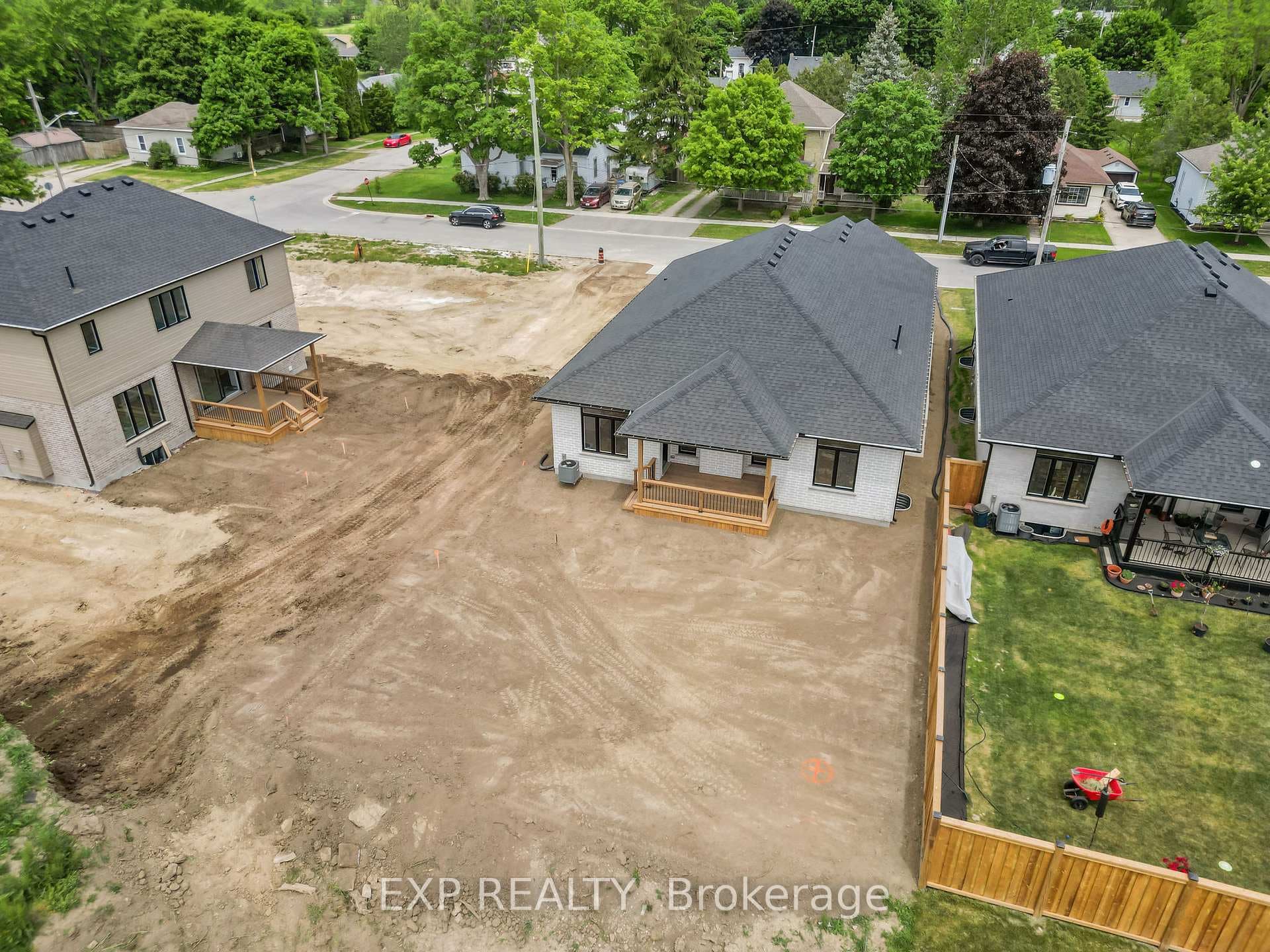 404 Erie Street photo 37