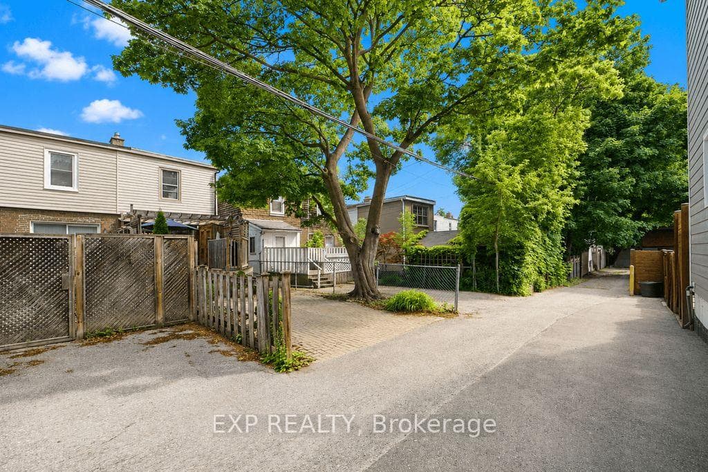 379 Davisville Avenue photo 42
