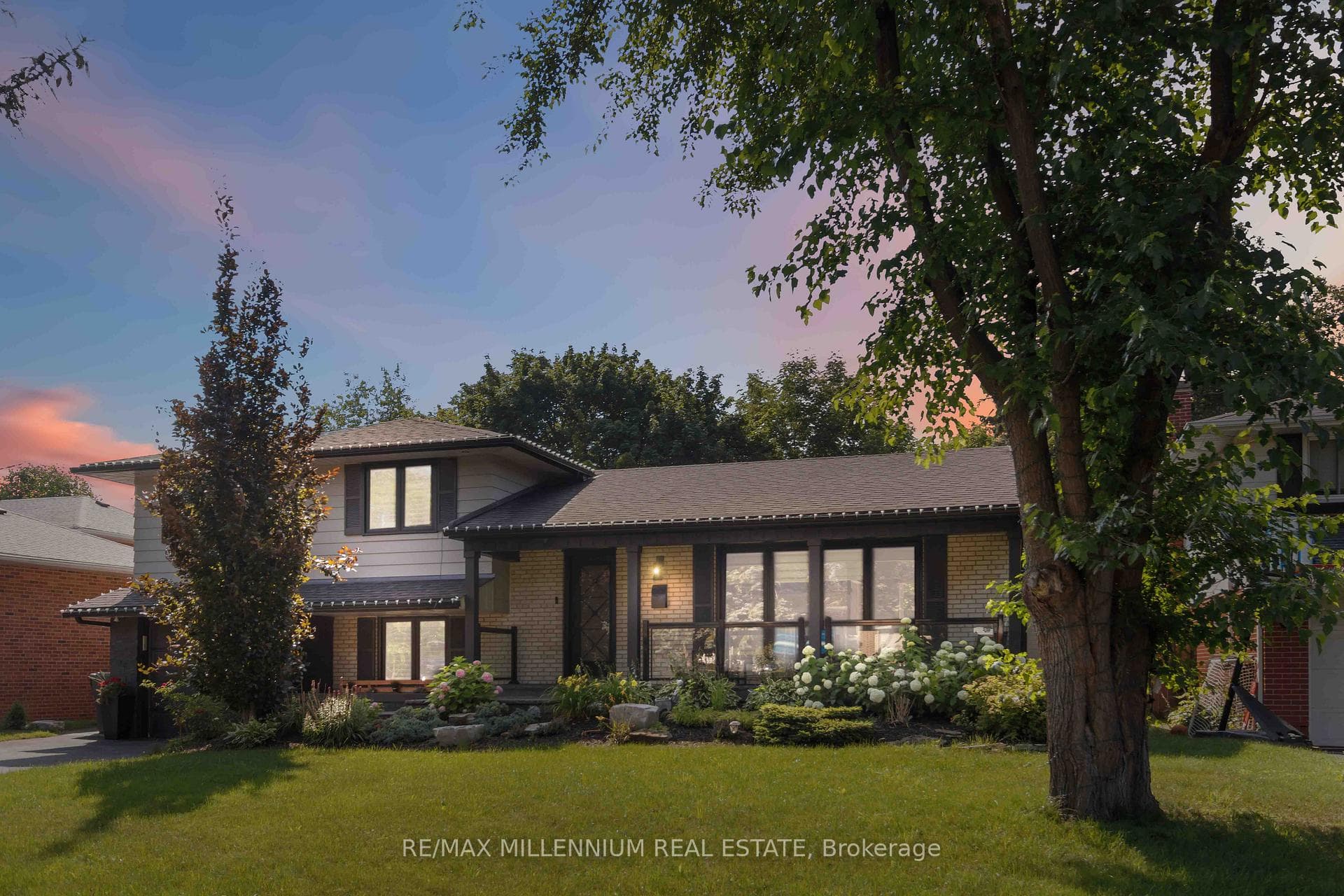 250 Daphne Avenue photo 3