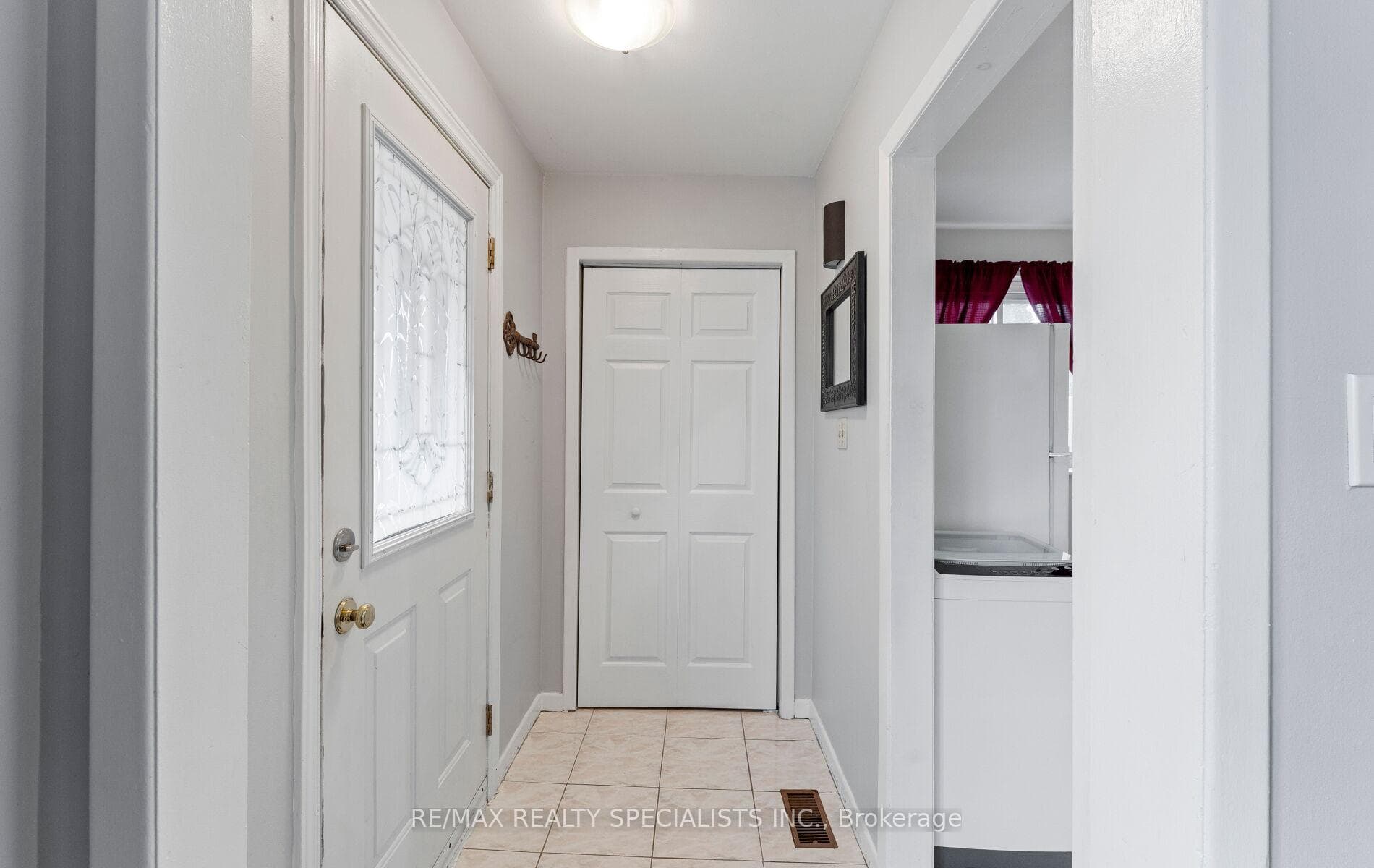 25 Edenridge Drive photo 3