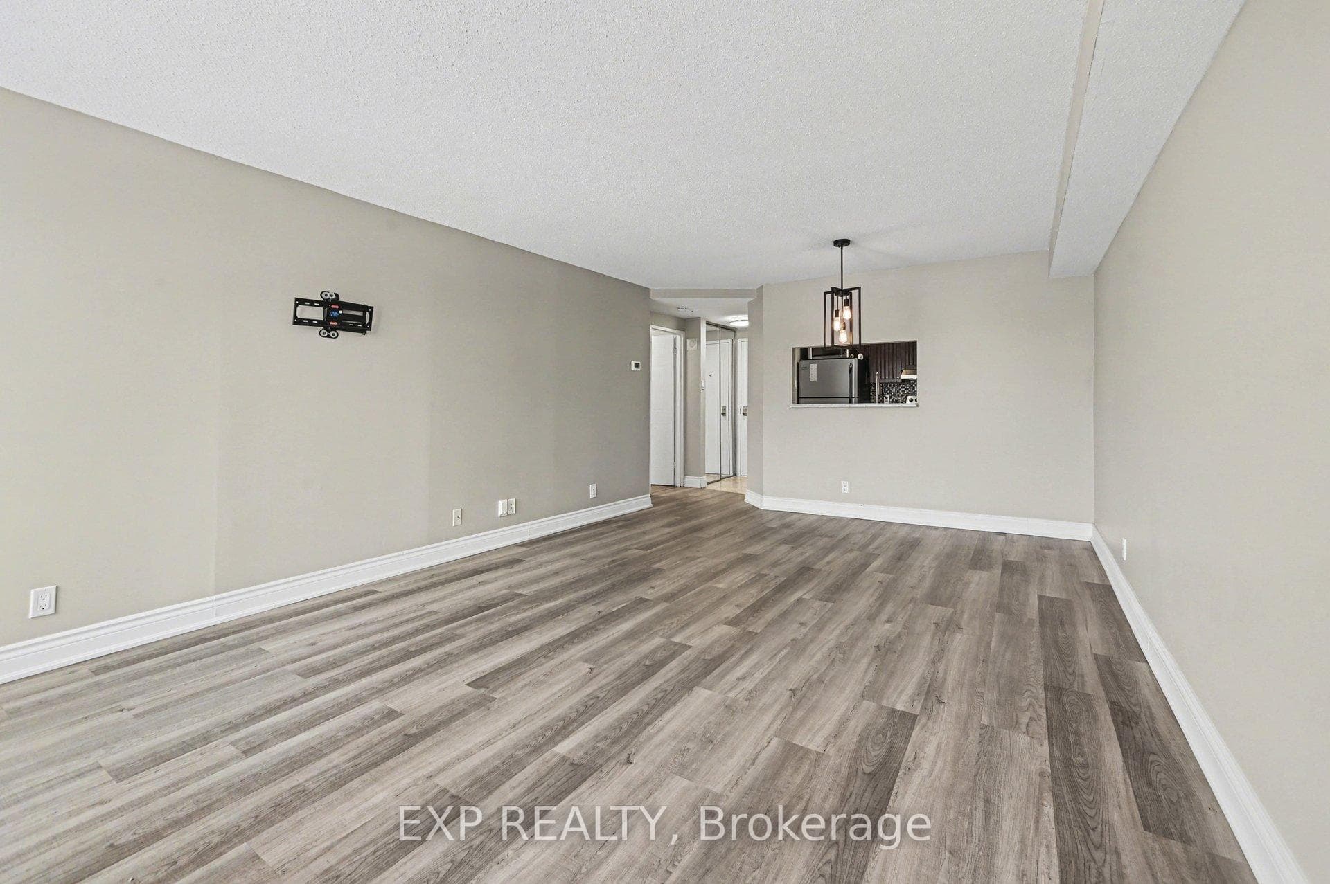 80 Sandcastle Drive Unit 404 photo 5