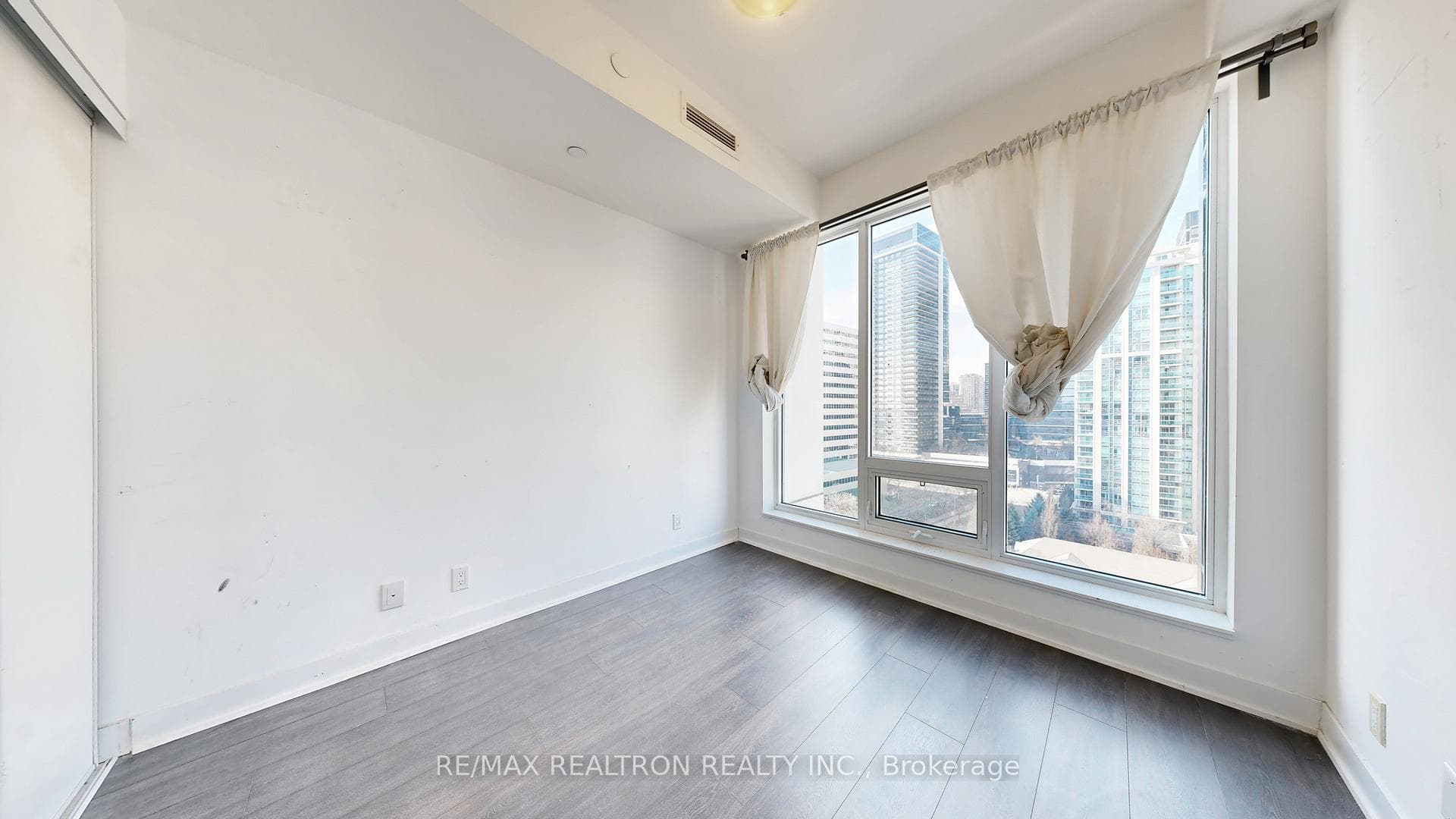 28 Avondale Avenue Unit 1102 photo 19