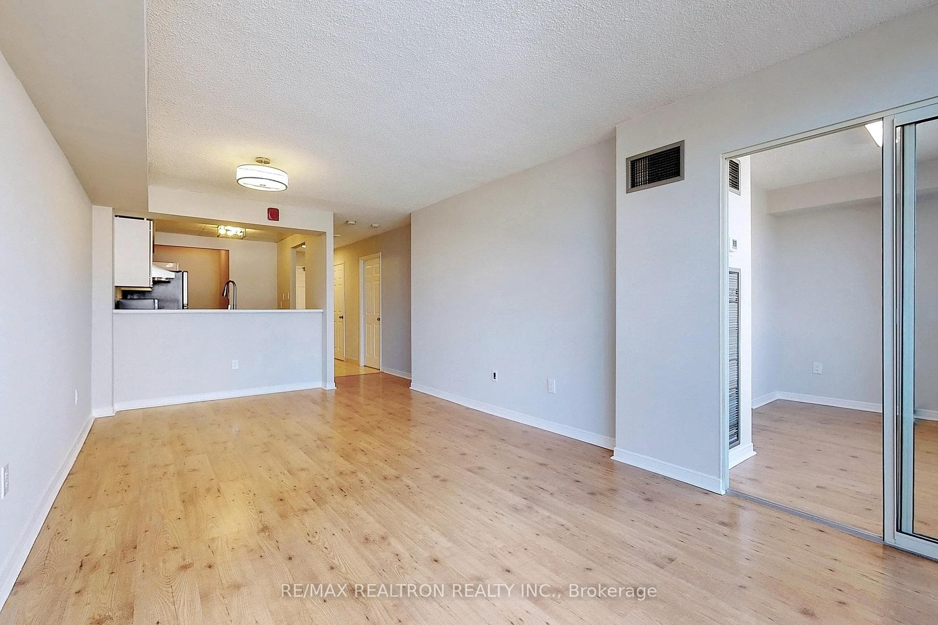 175 Cedar Avenue Unit 208 photo 9