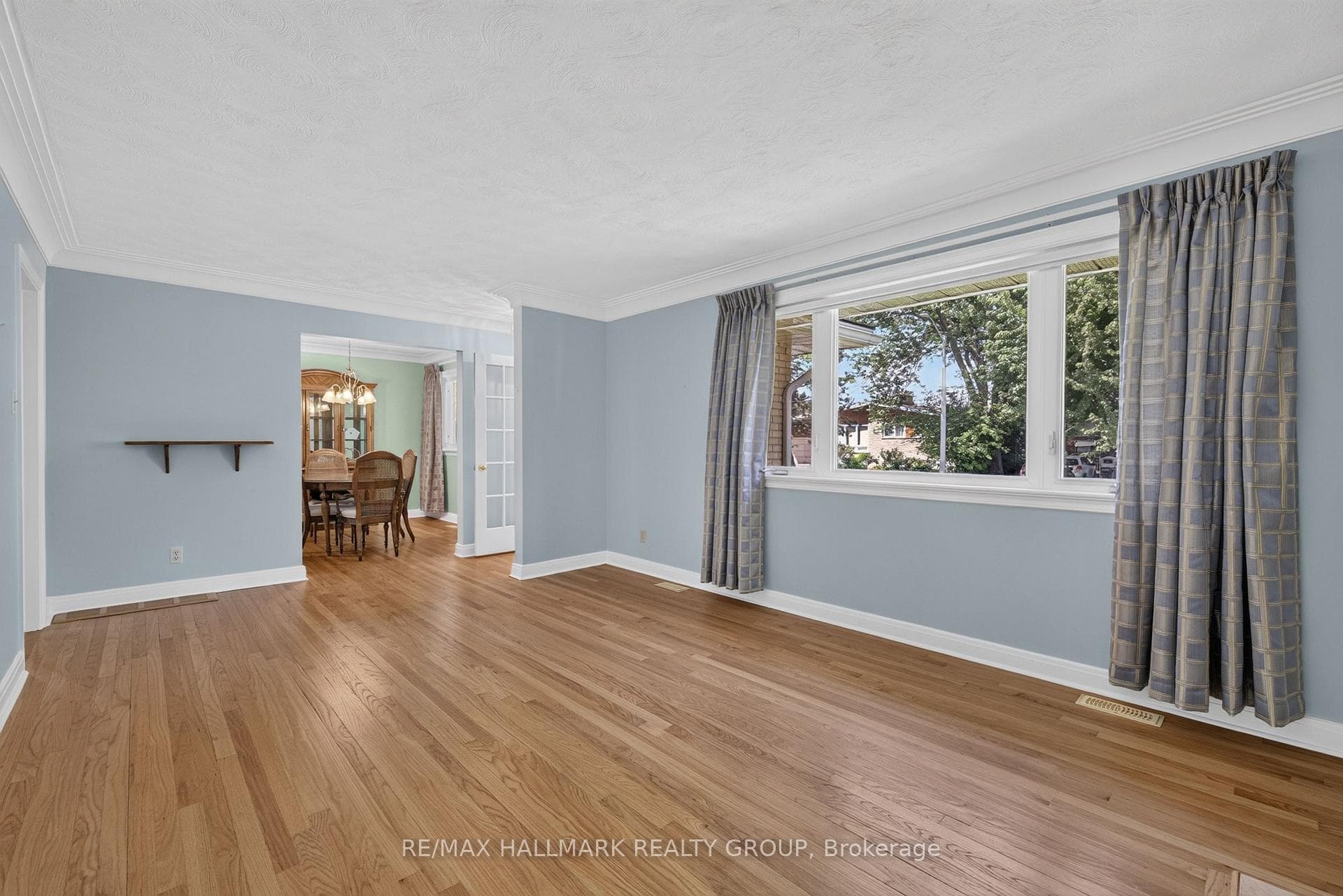 859 Duberry Street photo 6