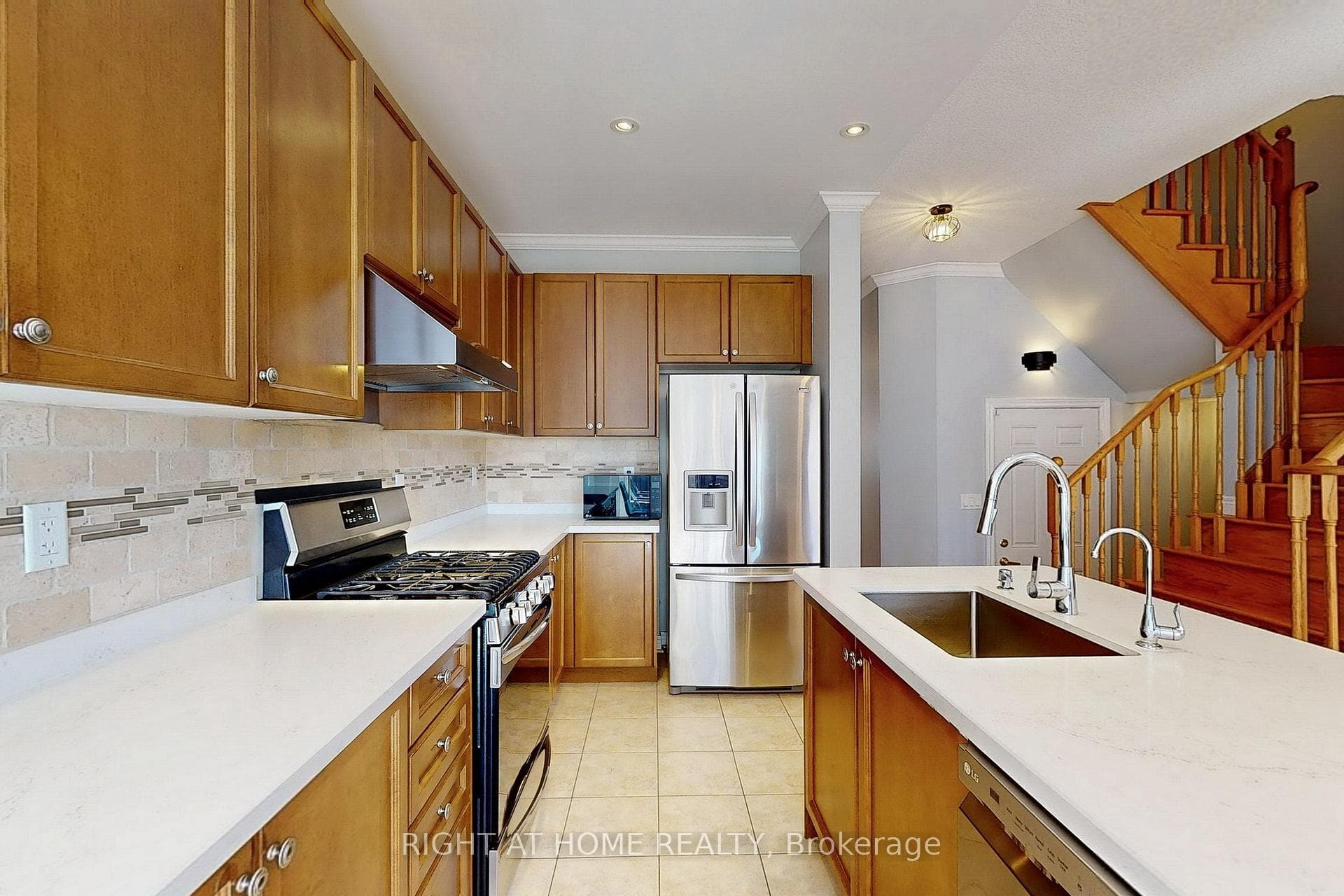9 Brown Lane photo 8
