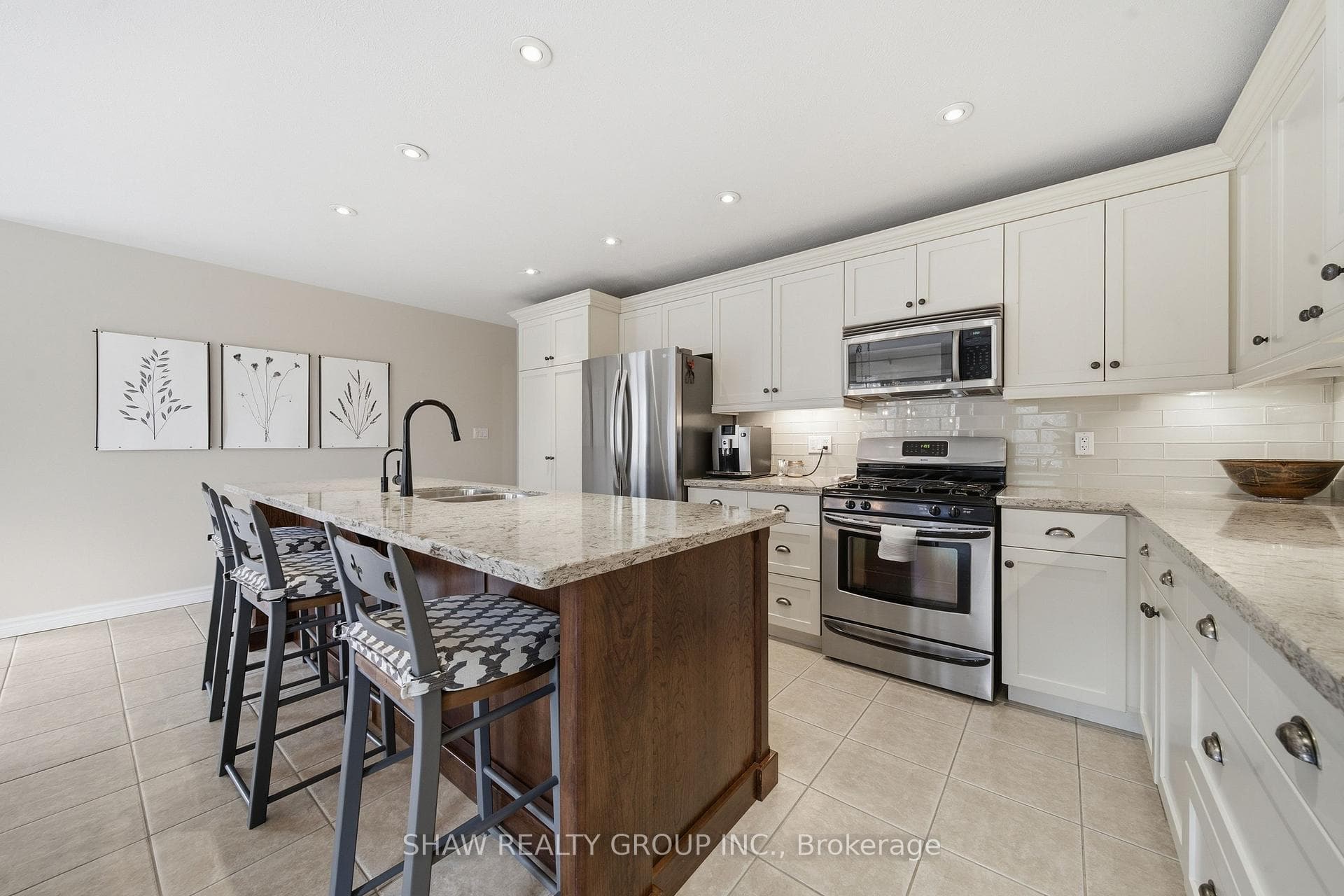 24 Cottonwood Crescent photo 16