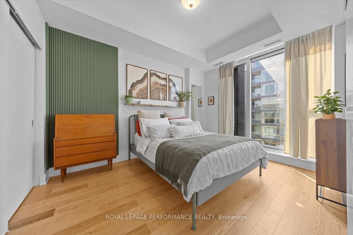 Lots of space and a Juliette balcony to boot