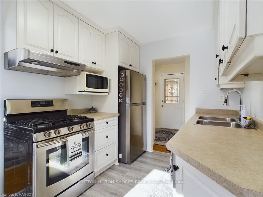 495 RIDGE Street photo 10