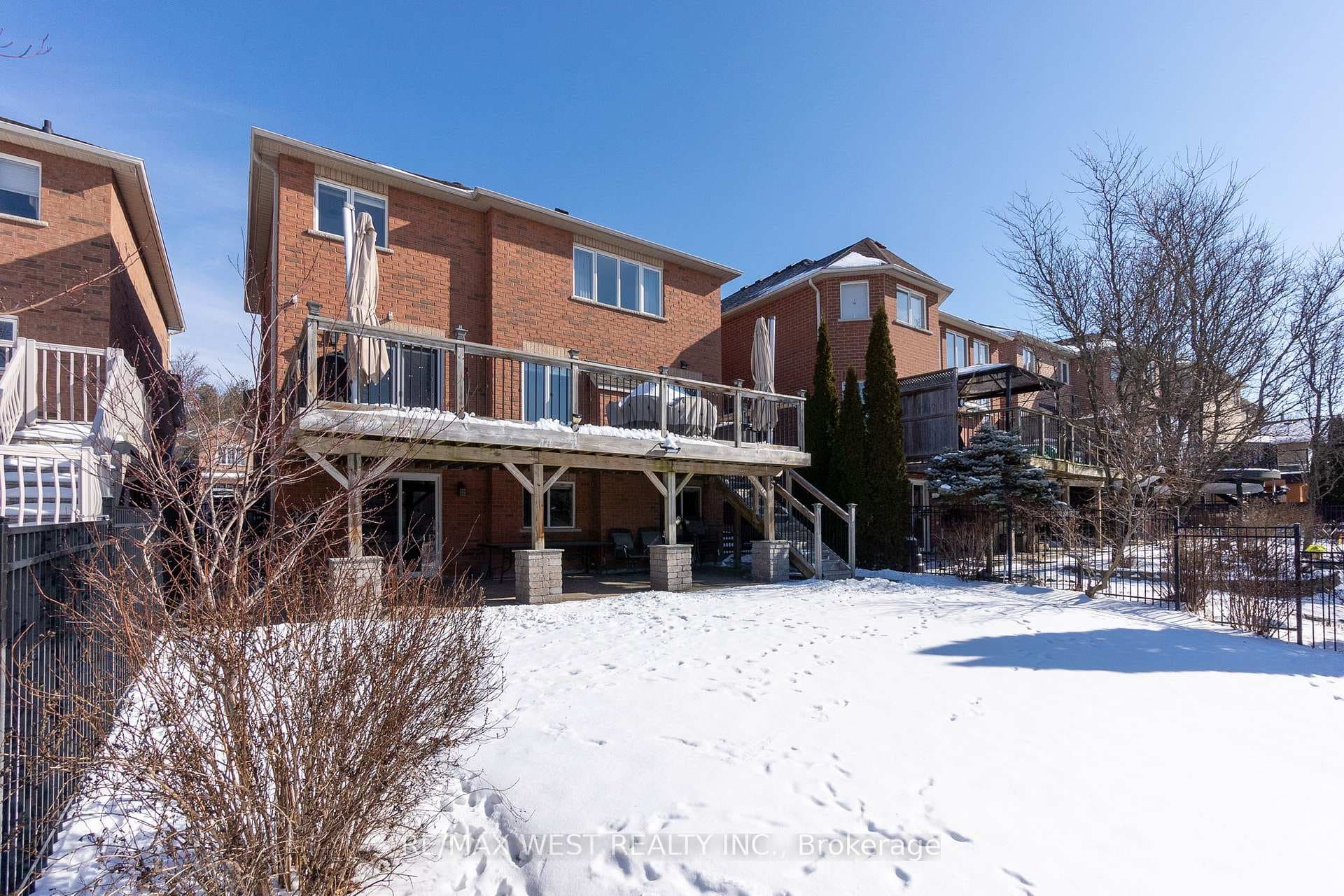 95 castelli Court photo 36