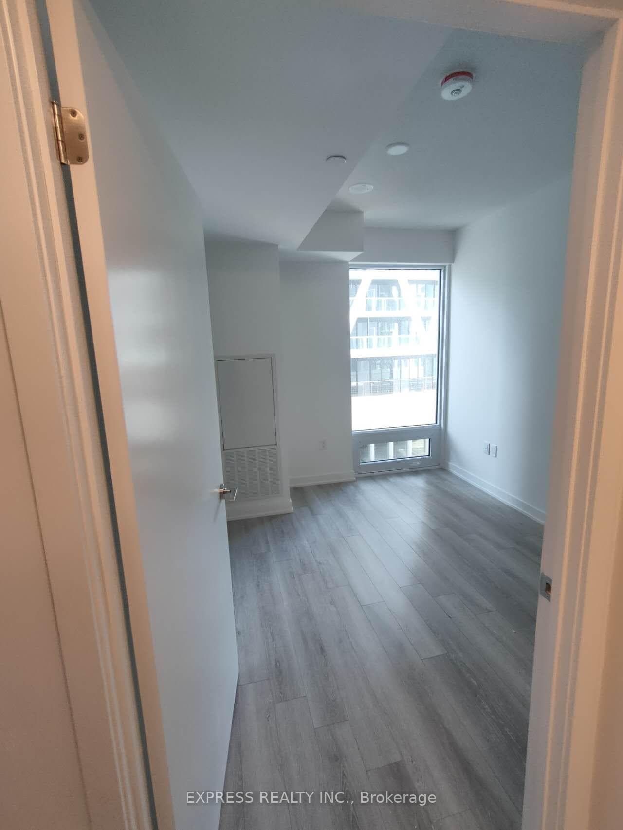 238 Simcoe Street Unit 806 photo 4