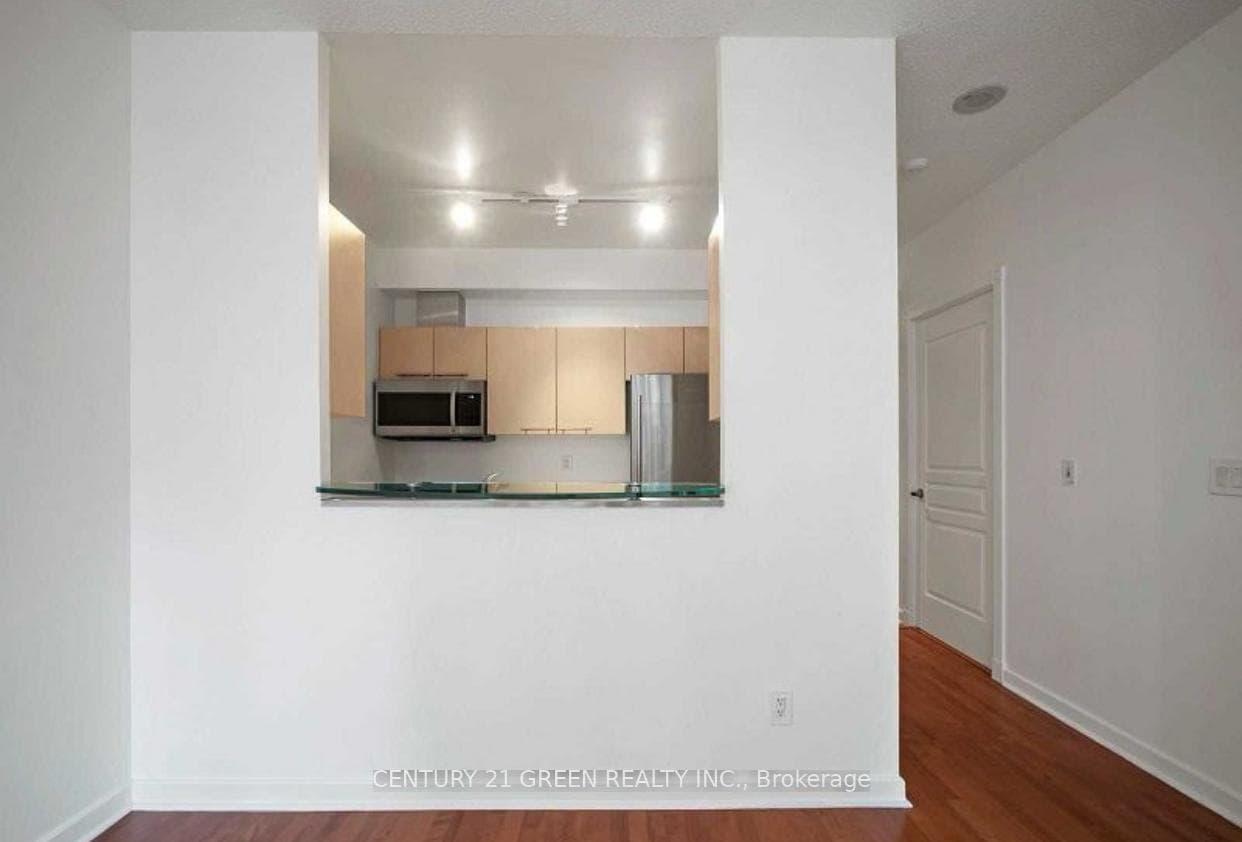 438 Richmond Street Unit 819 photo 9
