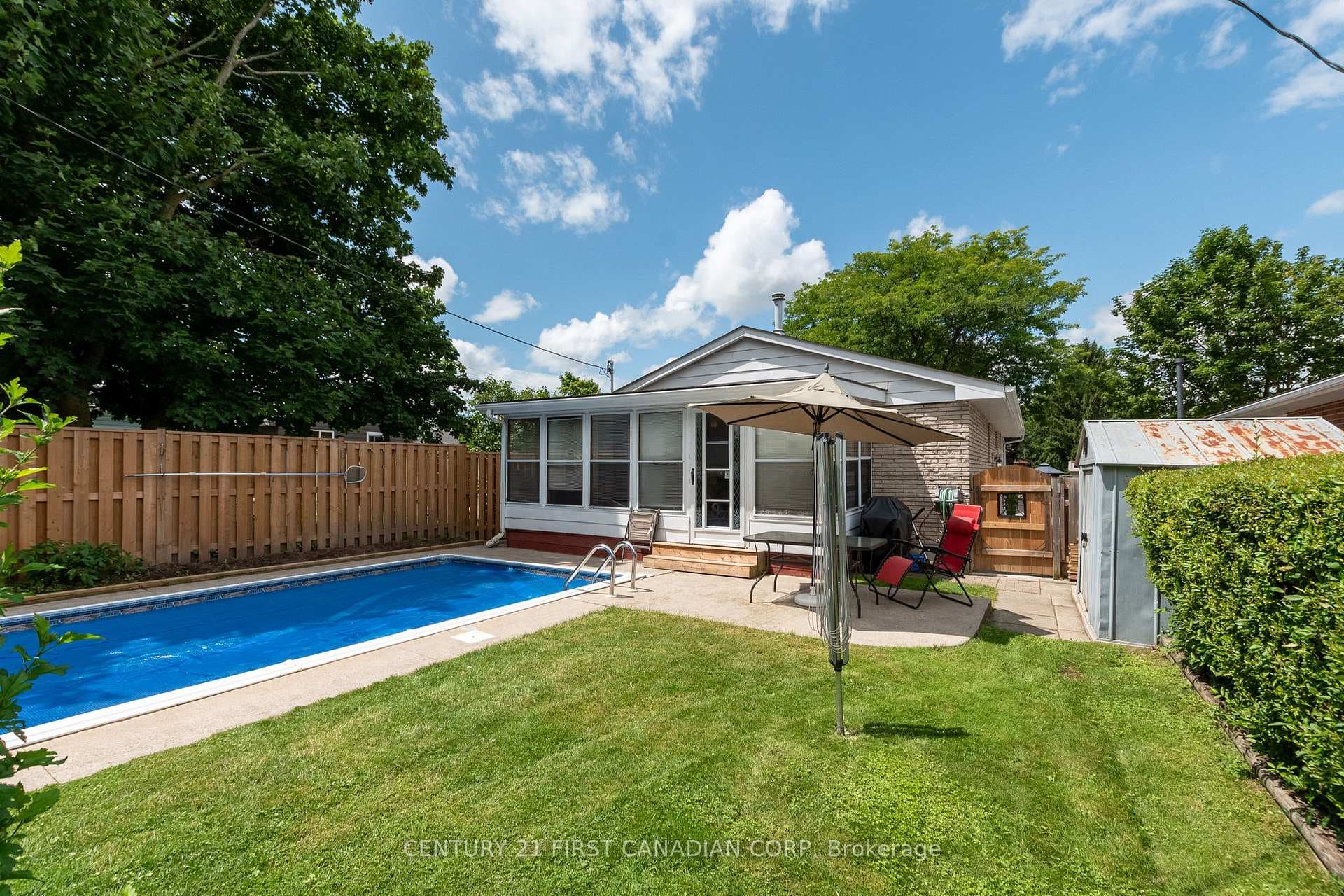 4 Taylor Crescent photo 36