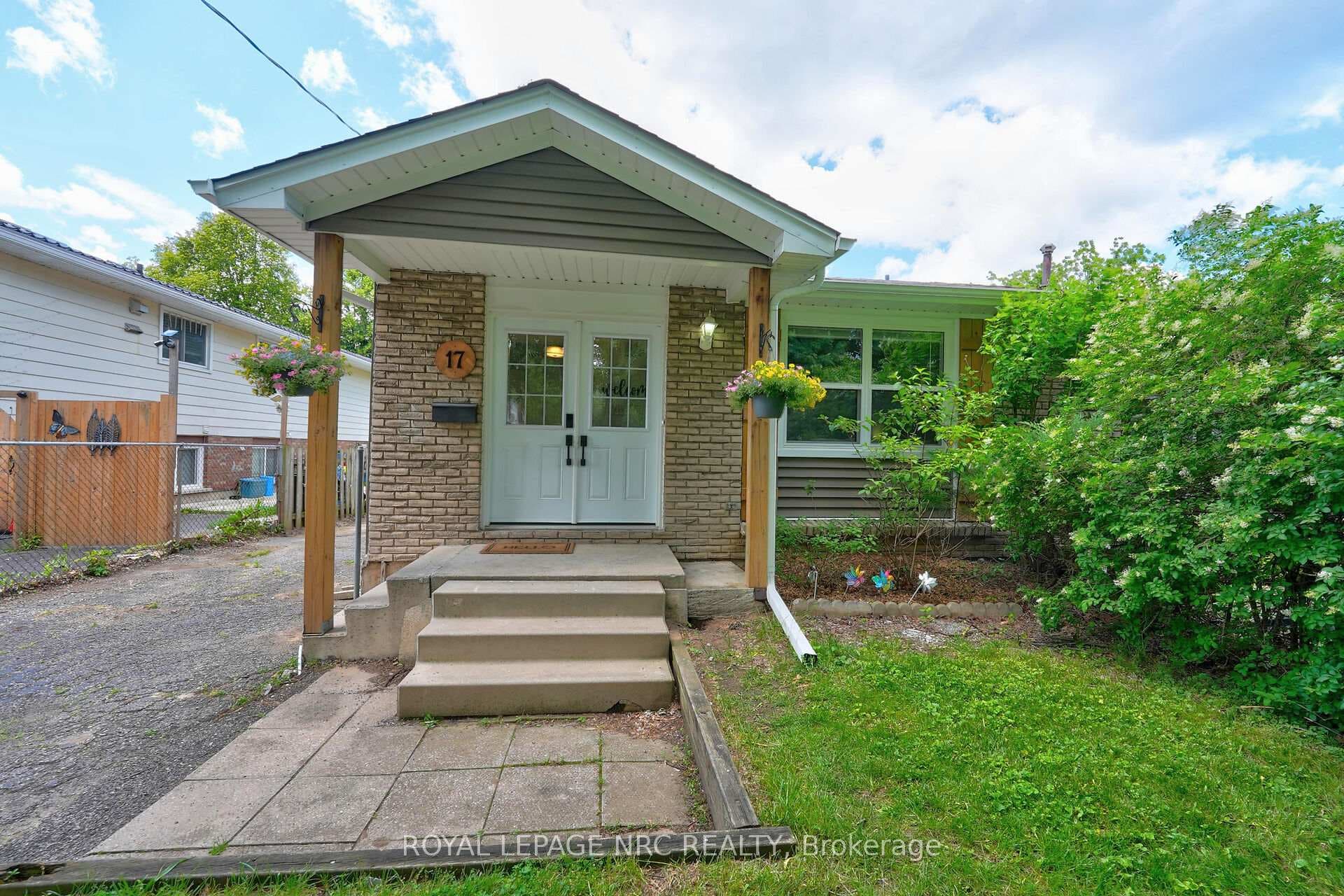 17 Allan Drive photo 1