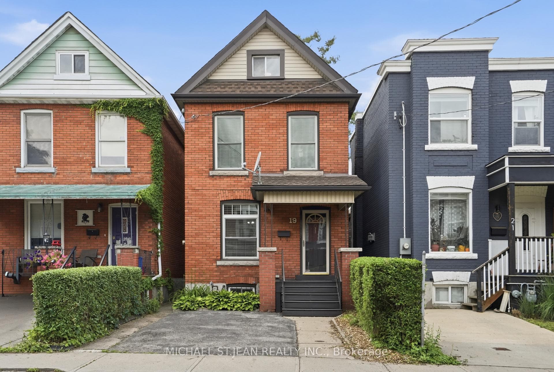 19 Huntley Street photo 2