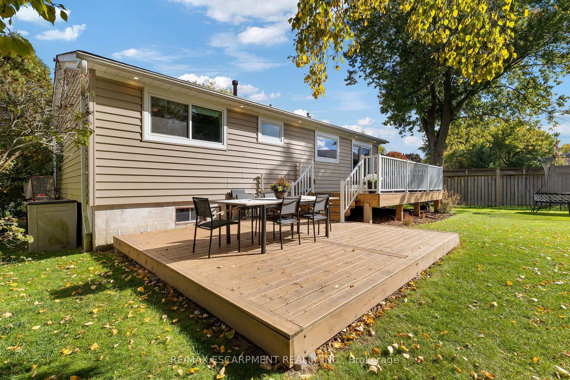 2376 CAYUGA Court photo 32