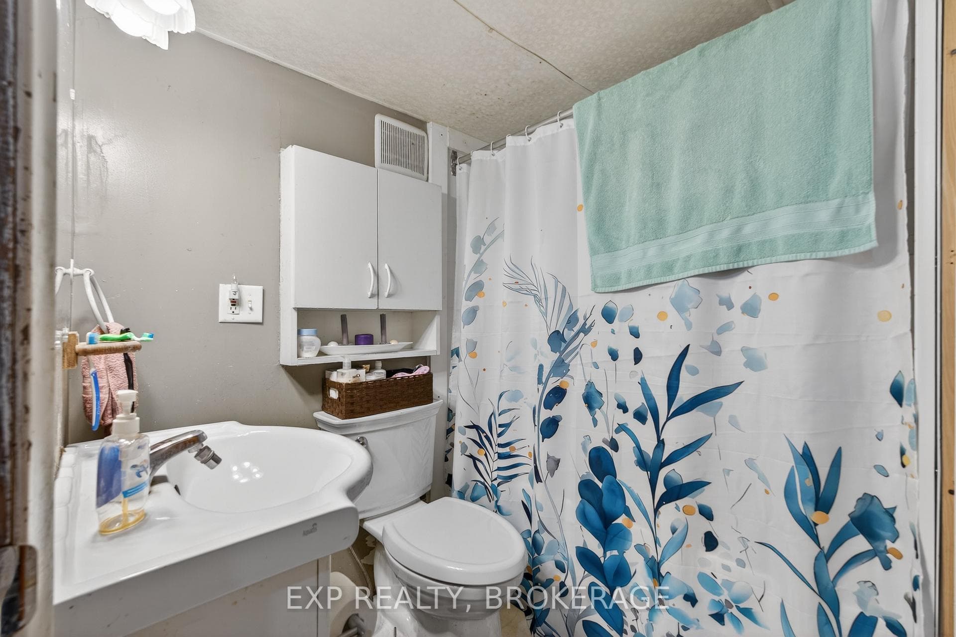 2295 SYDENHAM Road photo 22