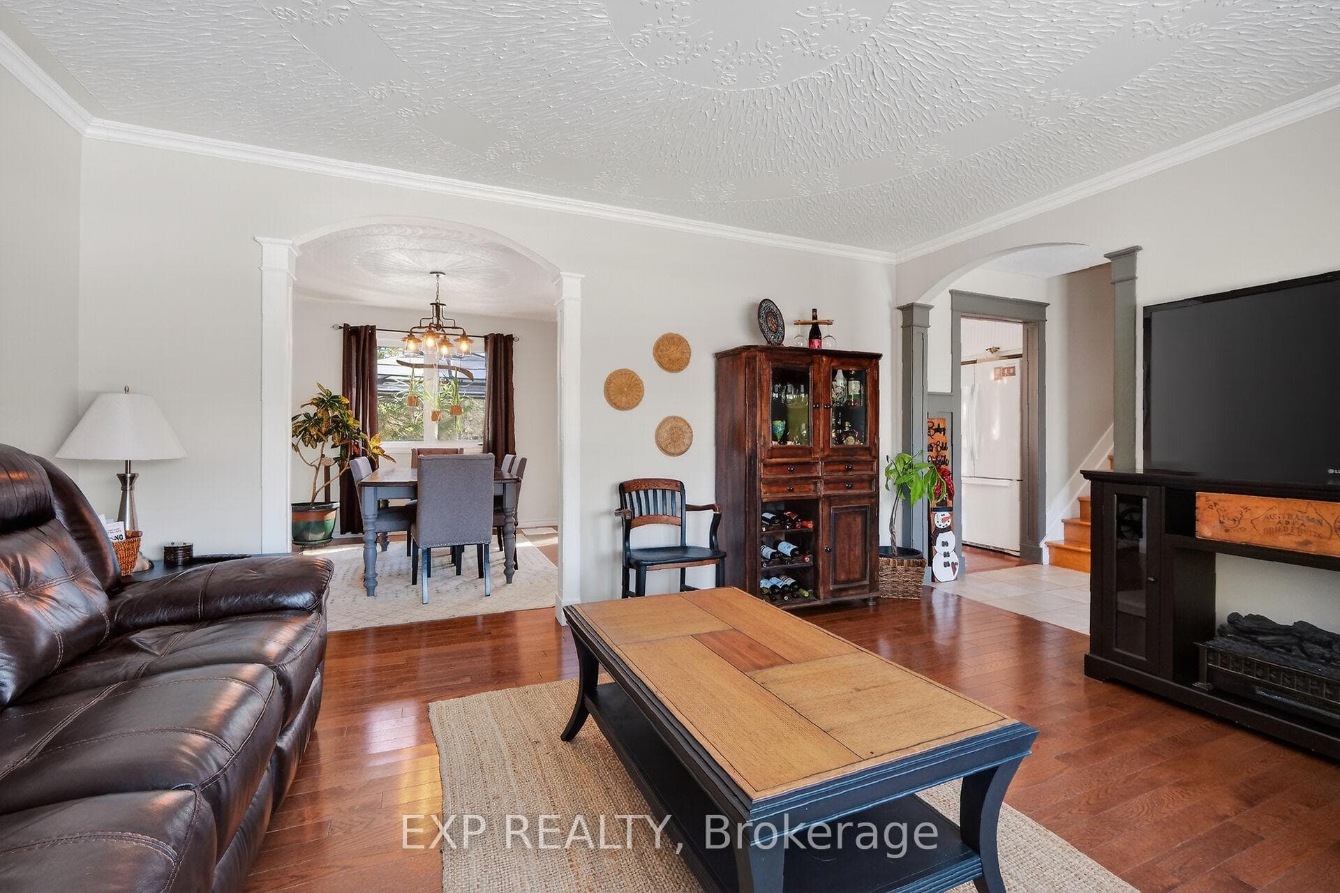 203 Stanley Crescent photo 8