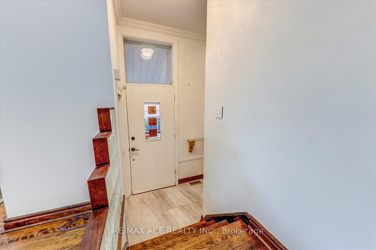 65 Hallow Crescent Unit Upper photo 6