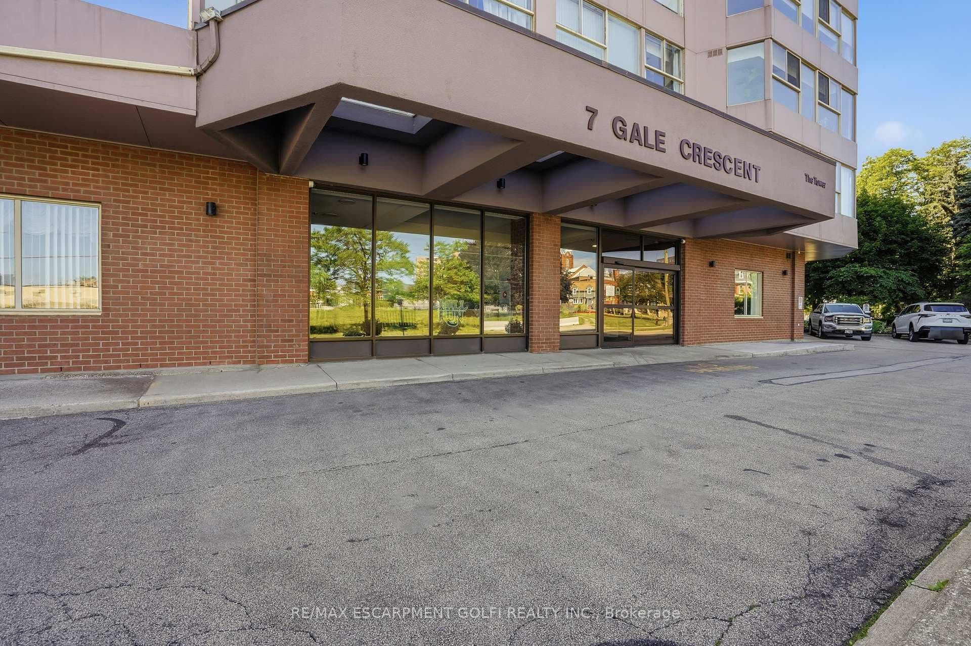 7 Gale Crescent Unit B3 photo 2