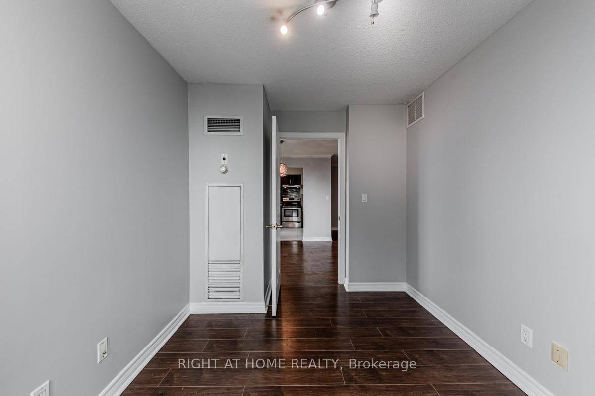 68 CORPORATE Drive Unit 525 photo 14