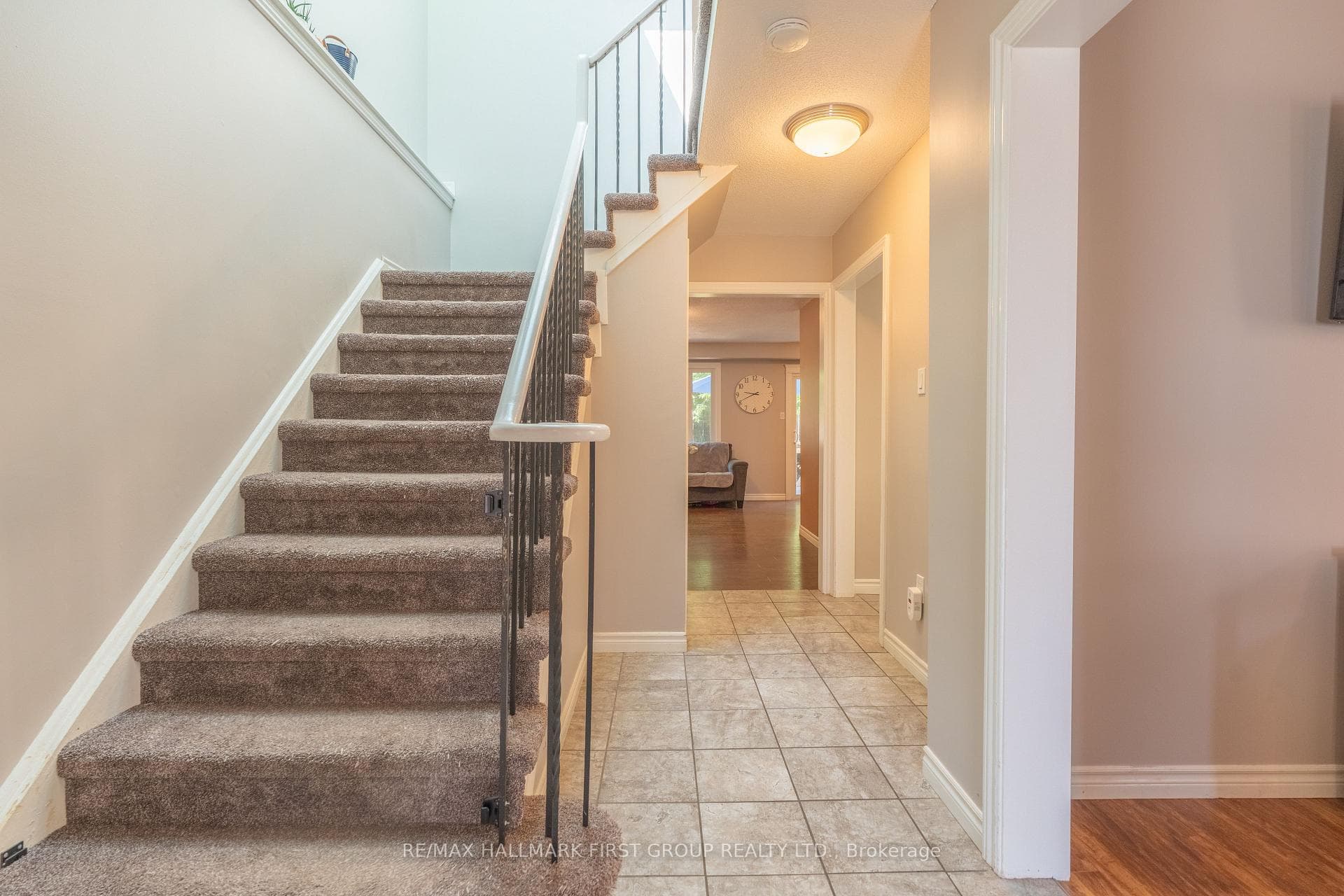 683 Grandview Drive photo 10
