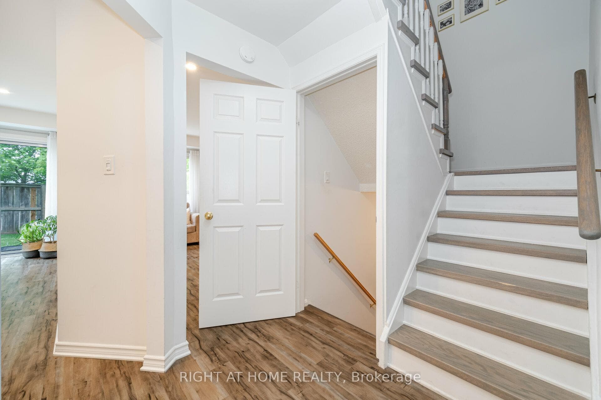 2275 Credit Valley Road Unit 2 photo 29