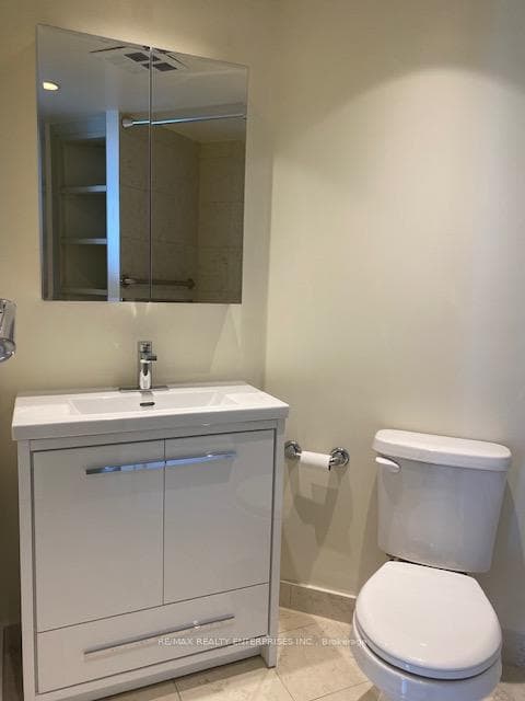 208 Queens Quay Unit 810 photo 12