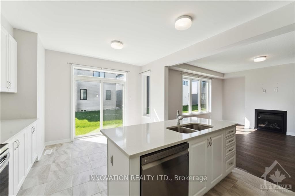 769 DERREEN Avenue photo 13
