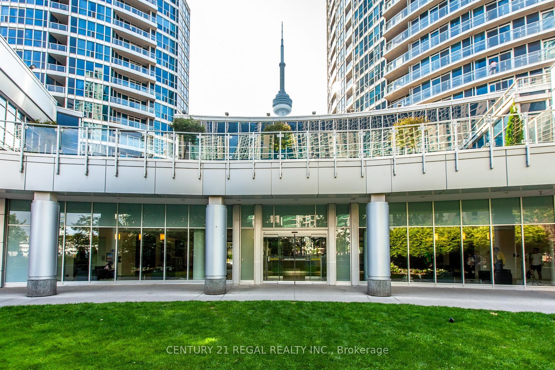 208 Queens Quay Unit 1714 photo 2