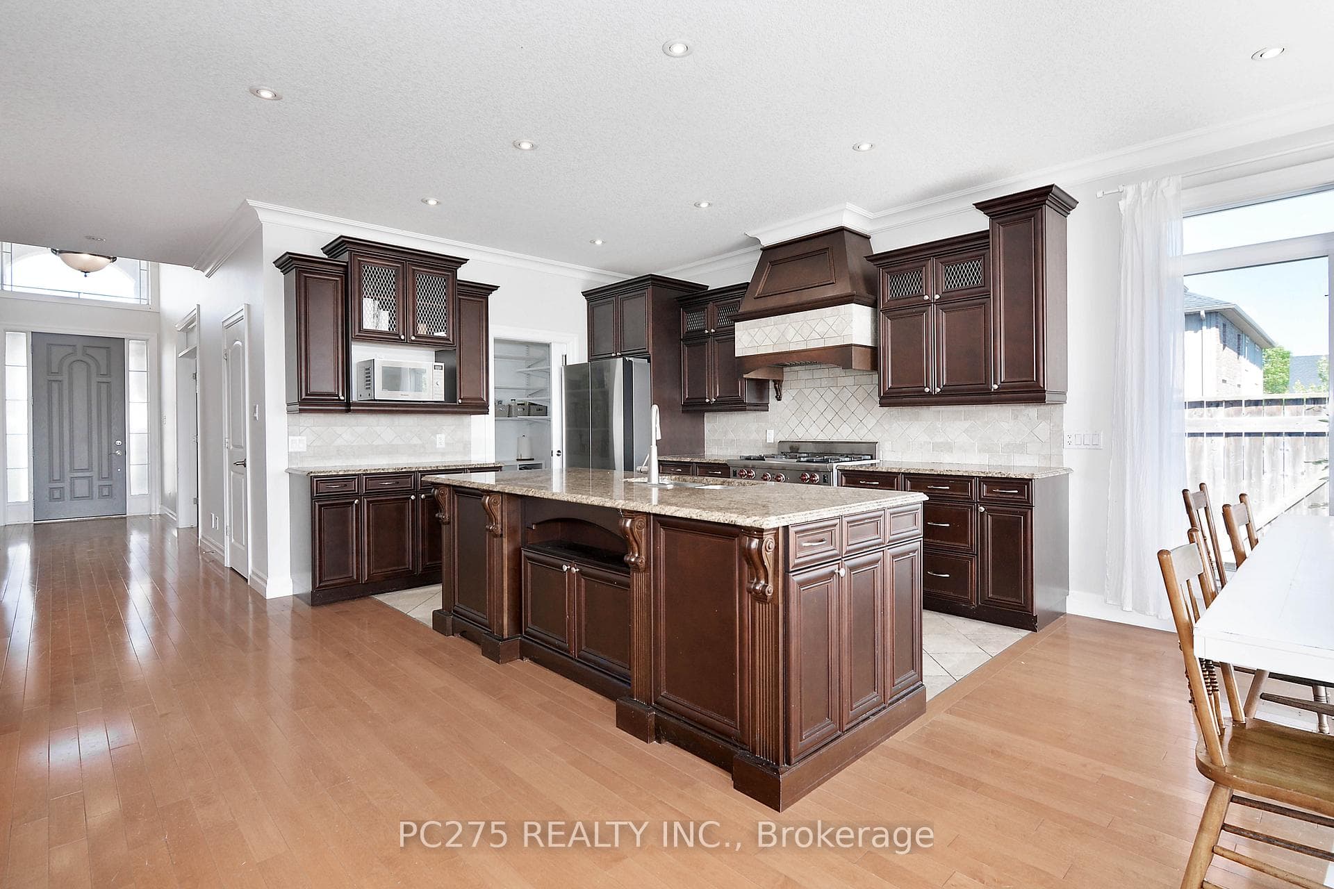 1906 Beaverbrook Avenue photo 9