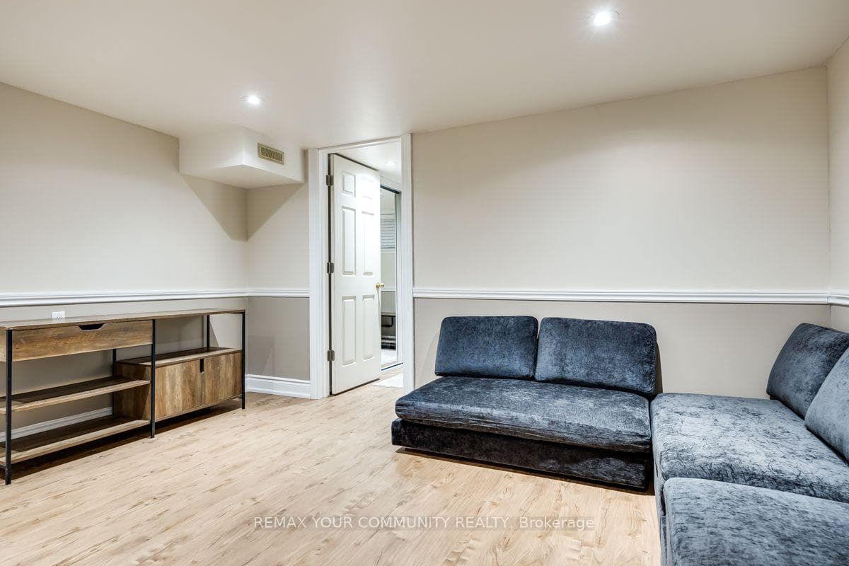 71 Hawman Avenue photo 12