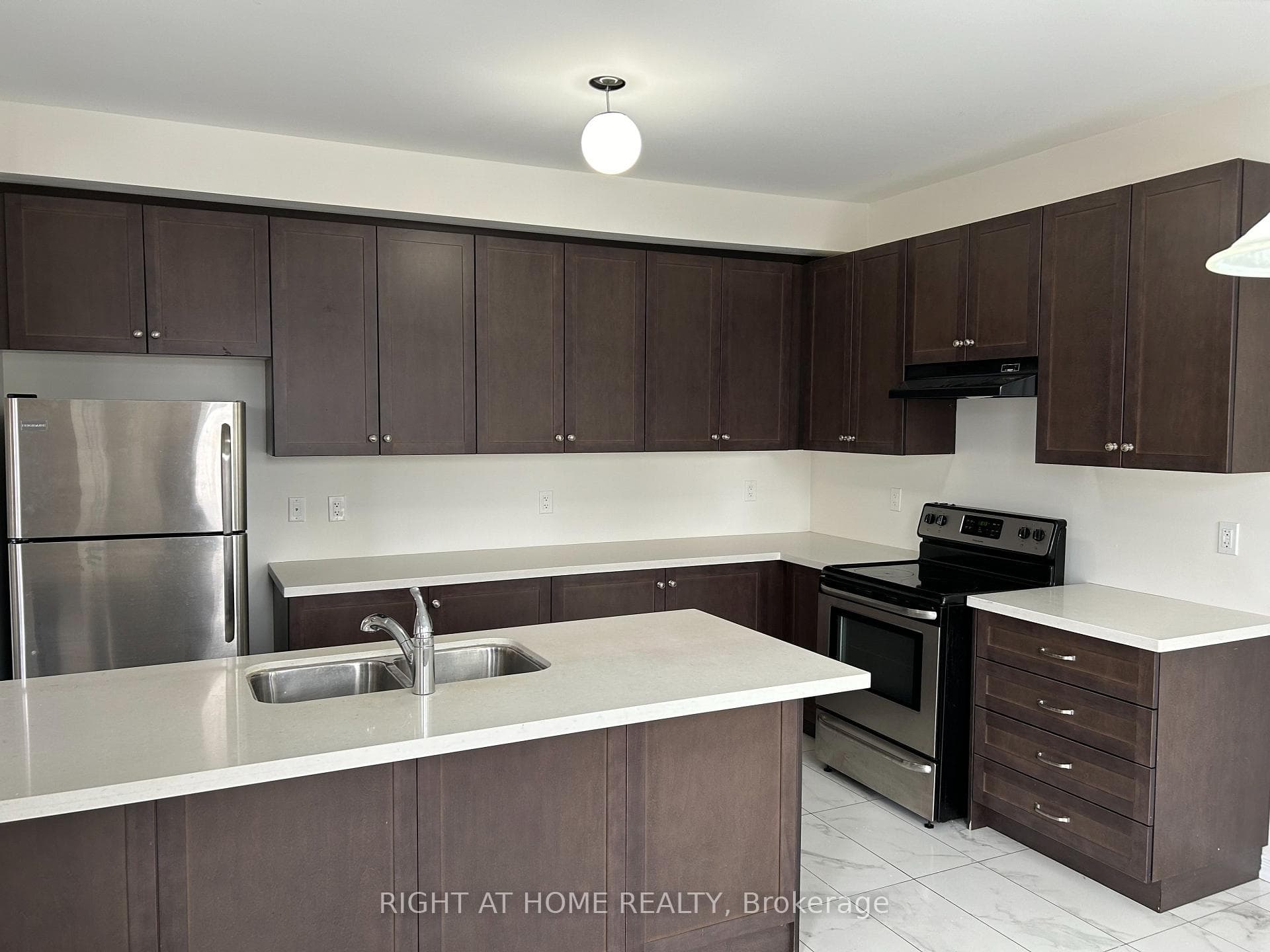 1011 Abram Court photo 2