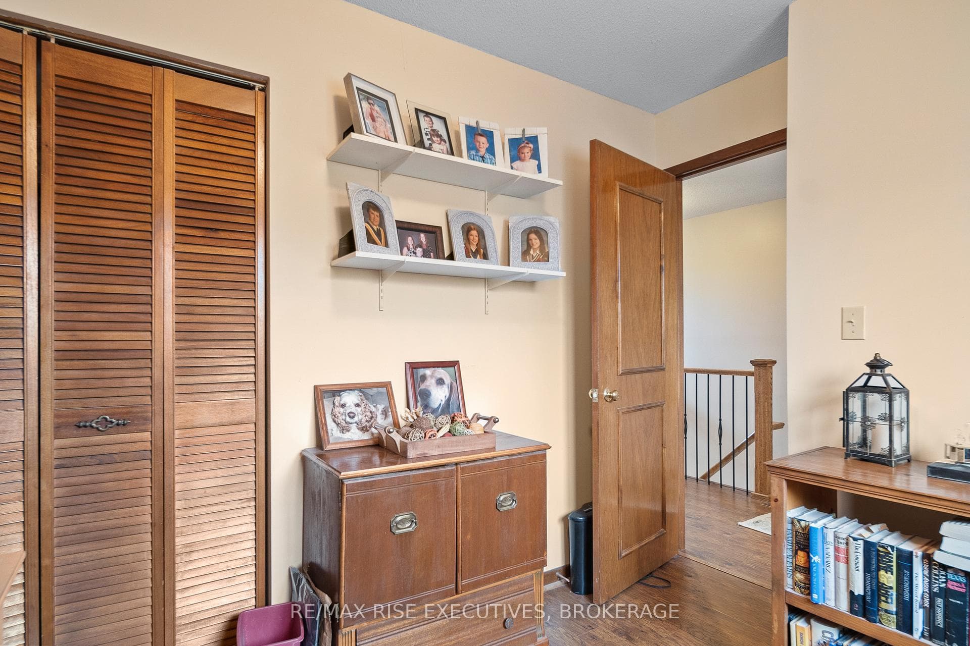 127 Nicholson Crescent photo 30