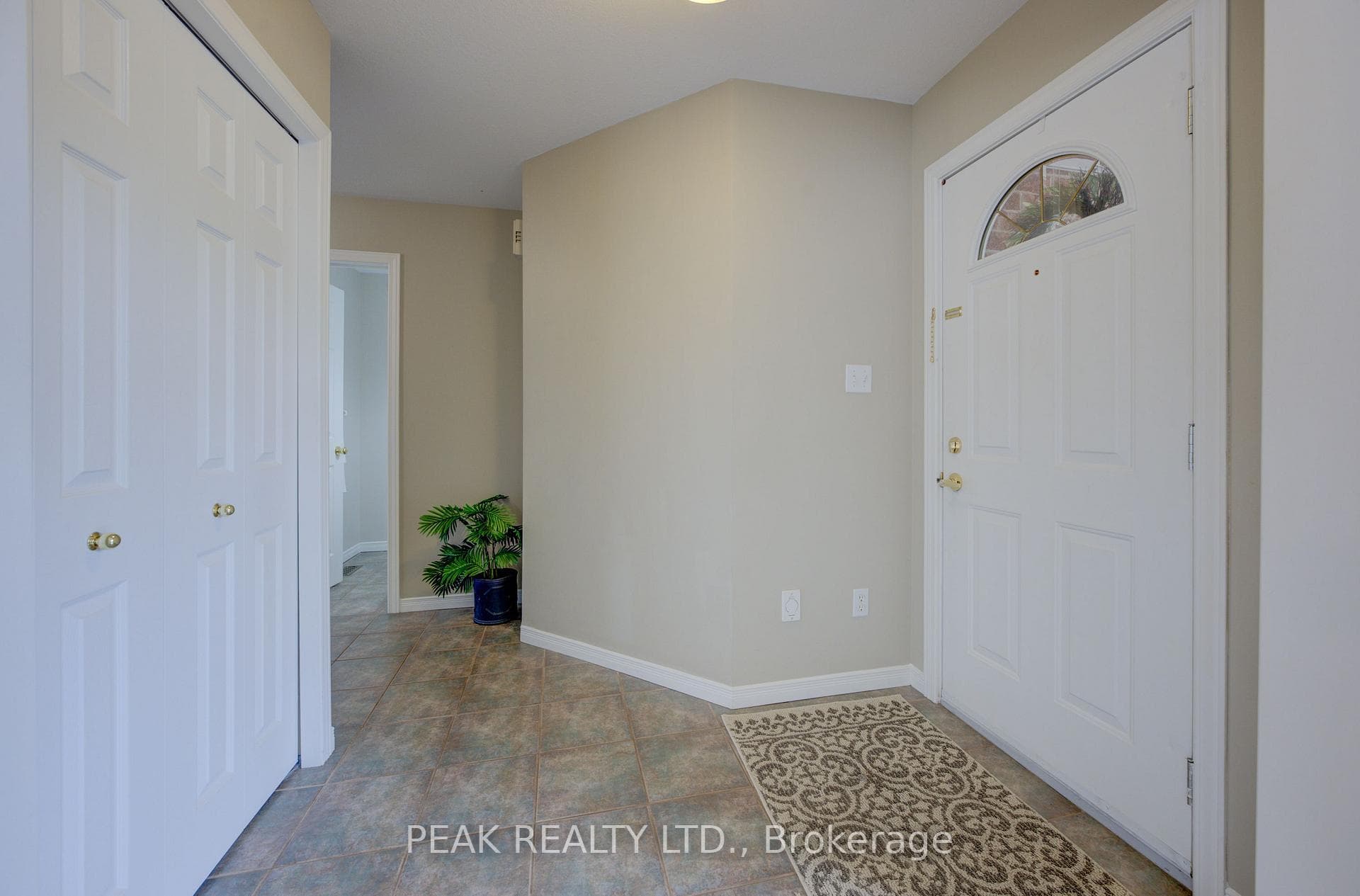 8 Munroe Crescent photo 4