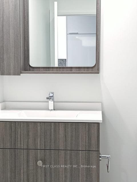 75 Canterbury Place Unit 808 photo 15