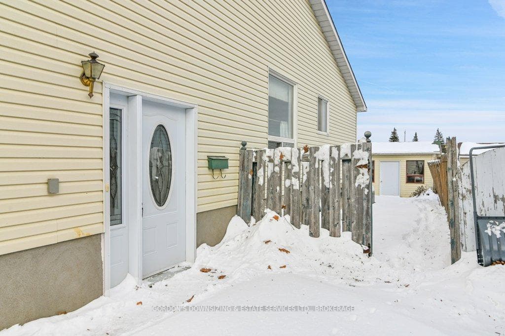 556 Jase Street photo 3