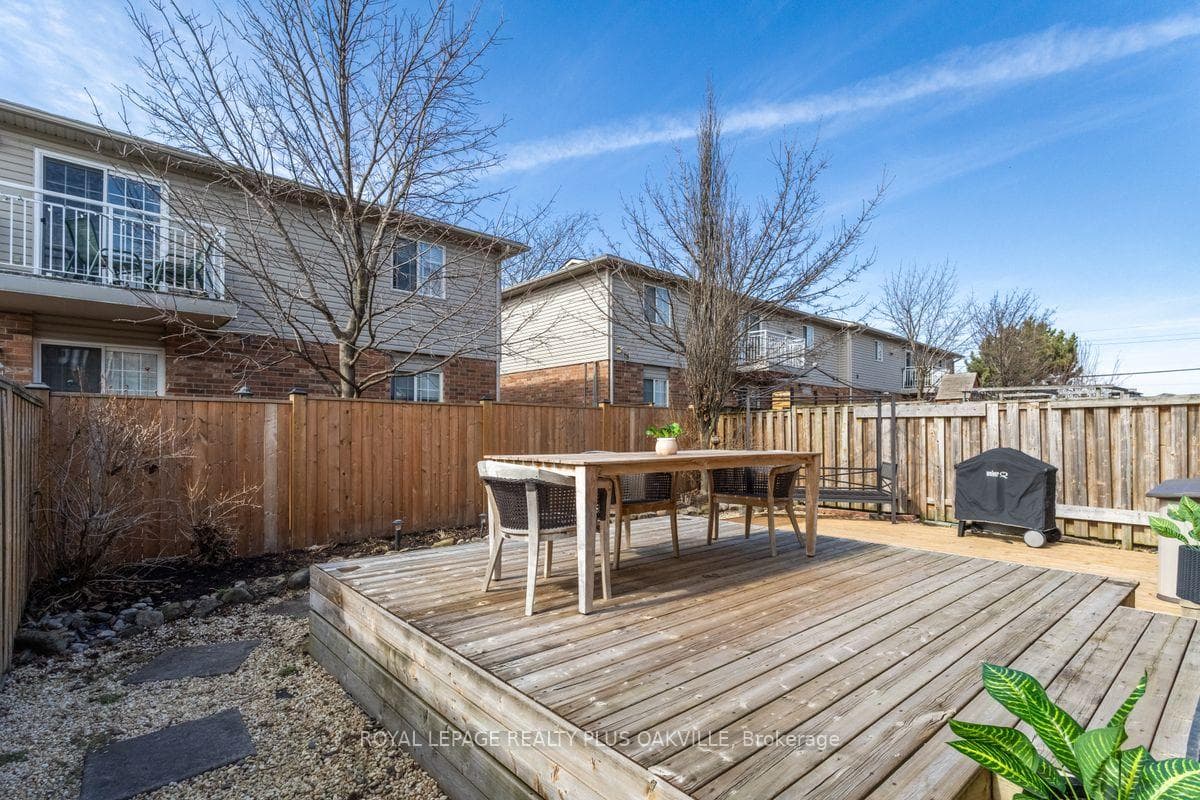 16 Grayrocks Avenue photo 38