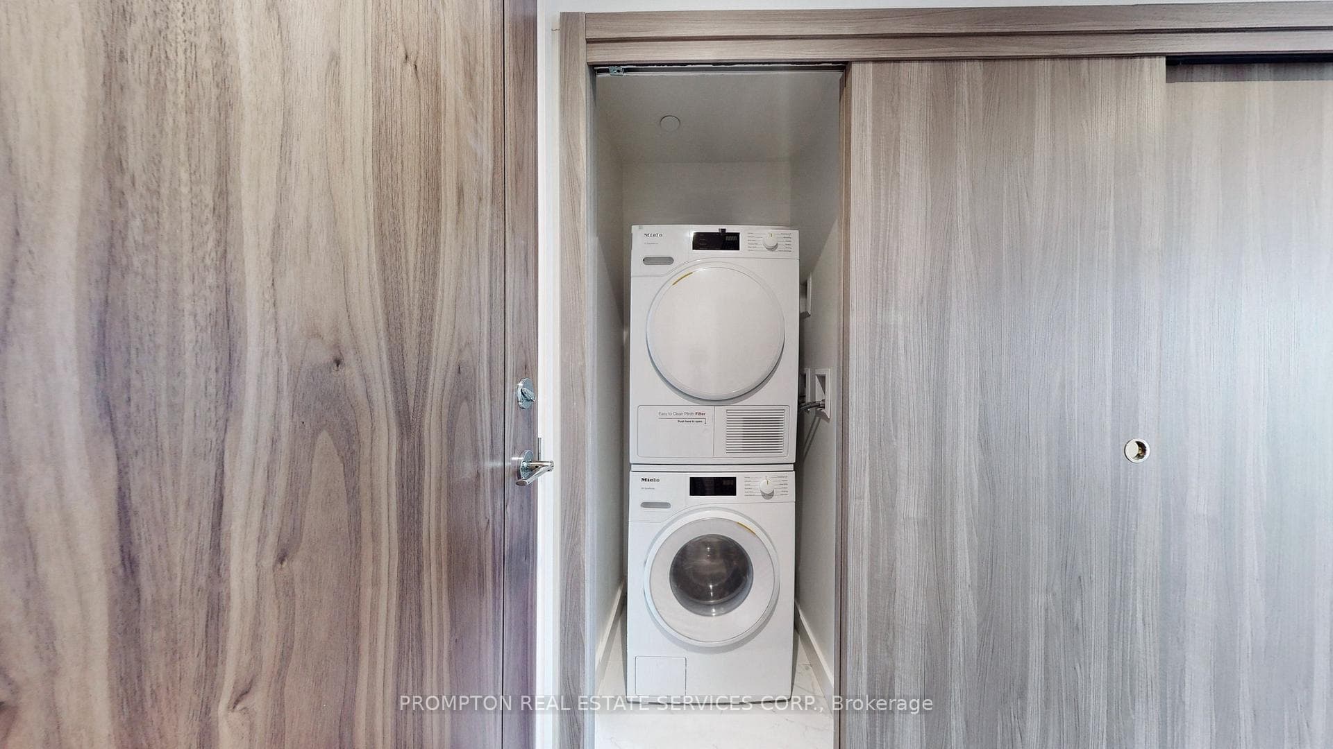 27 Mcmahon Drive Unit 1506 photo 23