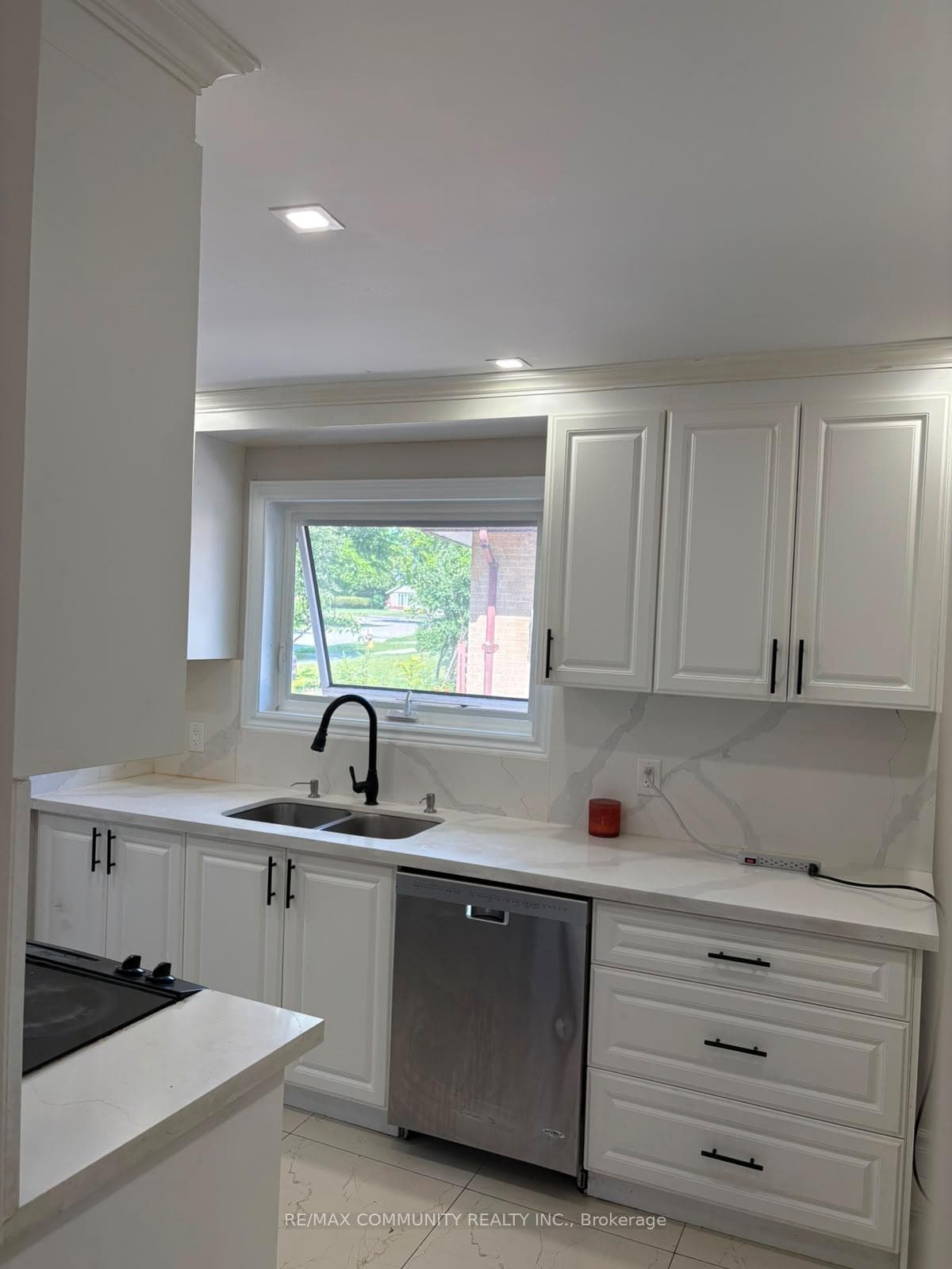 56 Stonehenge Crescent photo 6