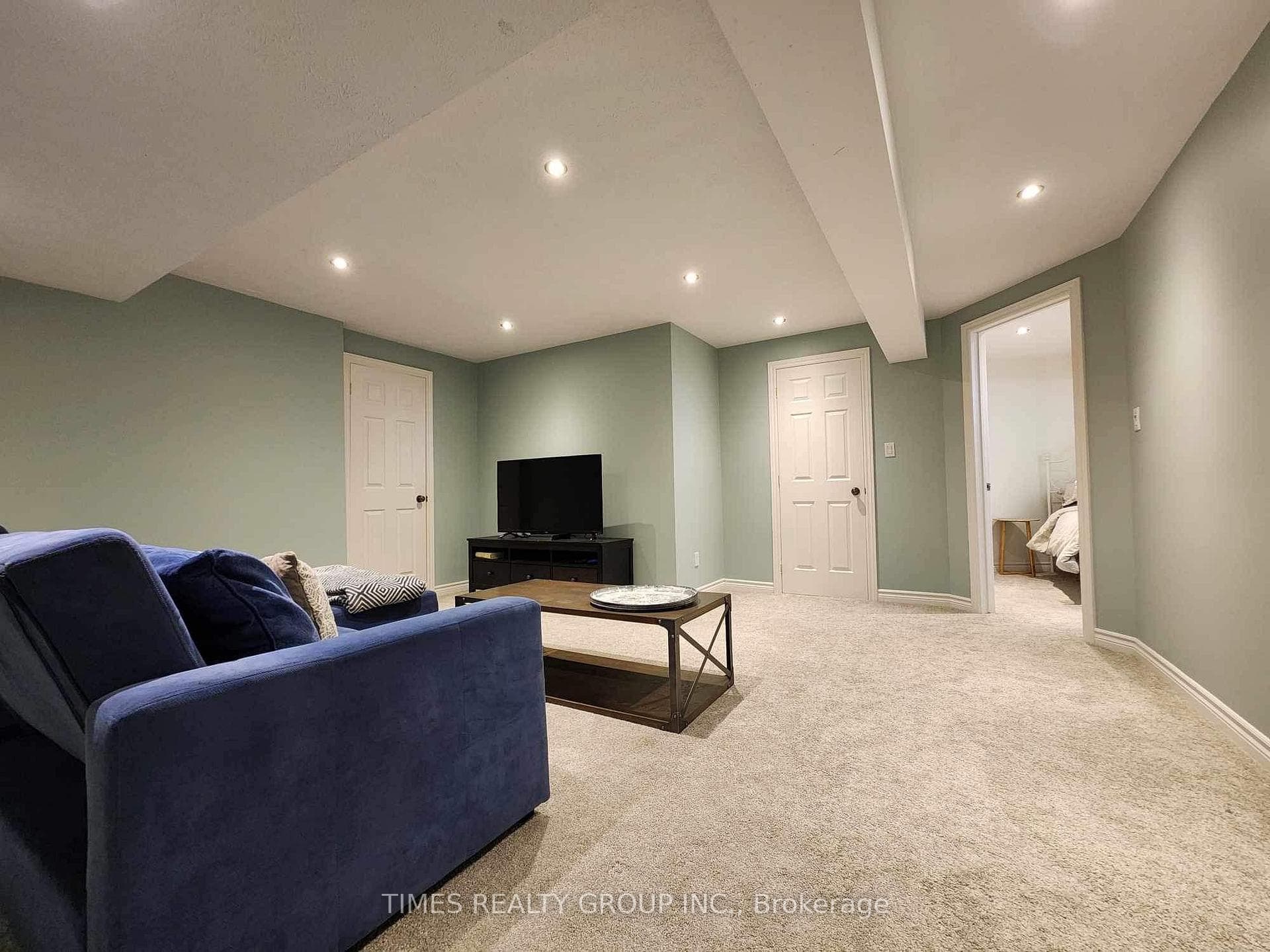 969 Waterloo Street photo 9