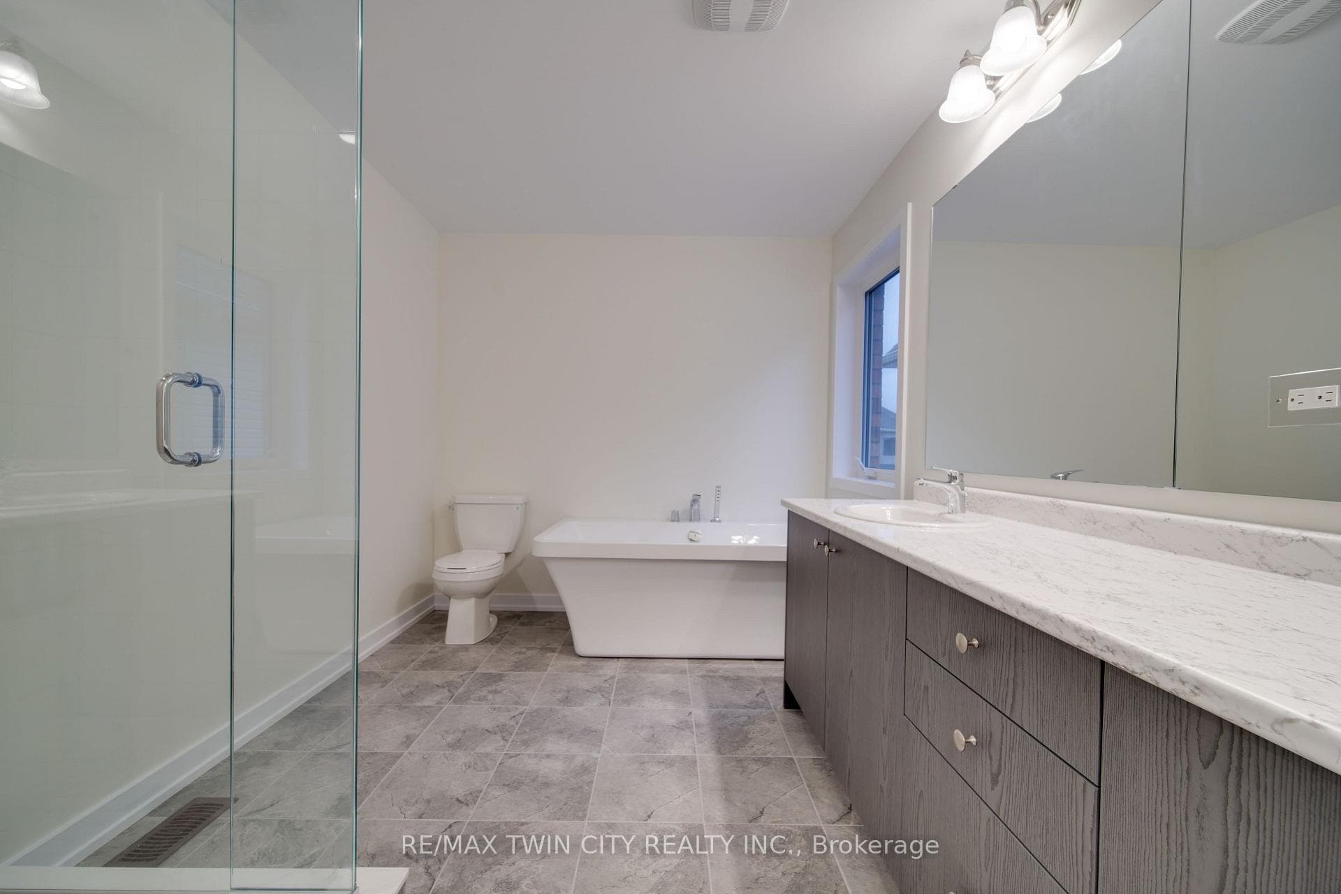 129 Lumb Drive photo 20