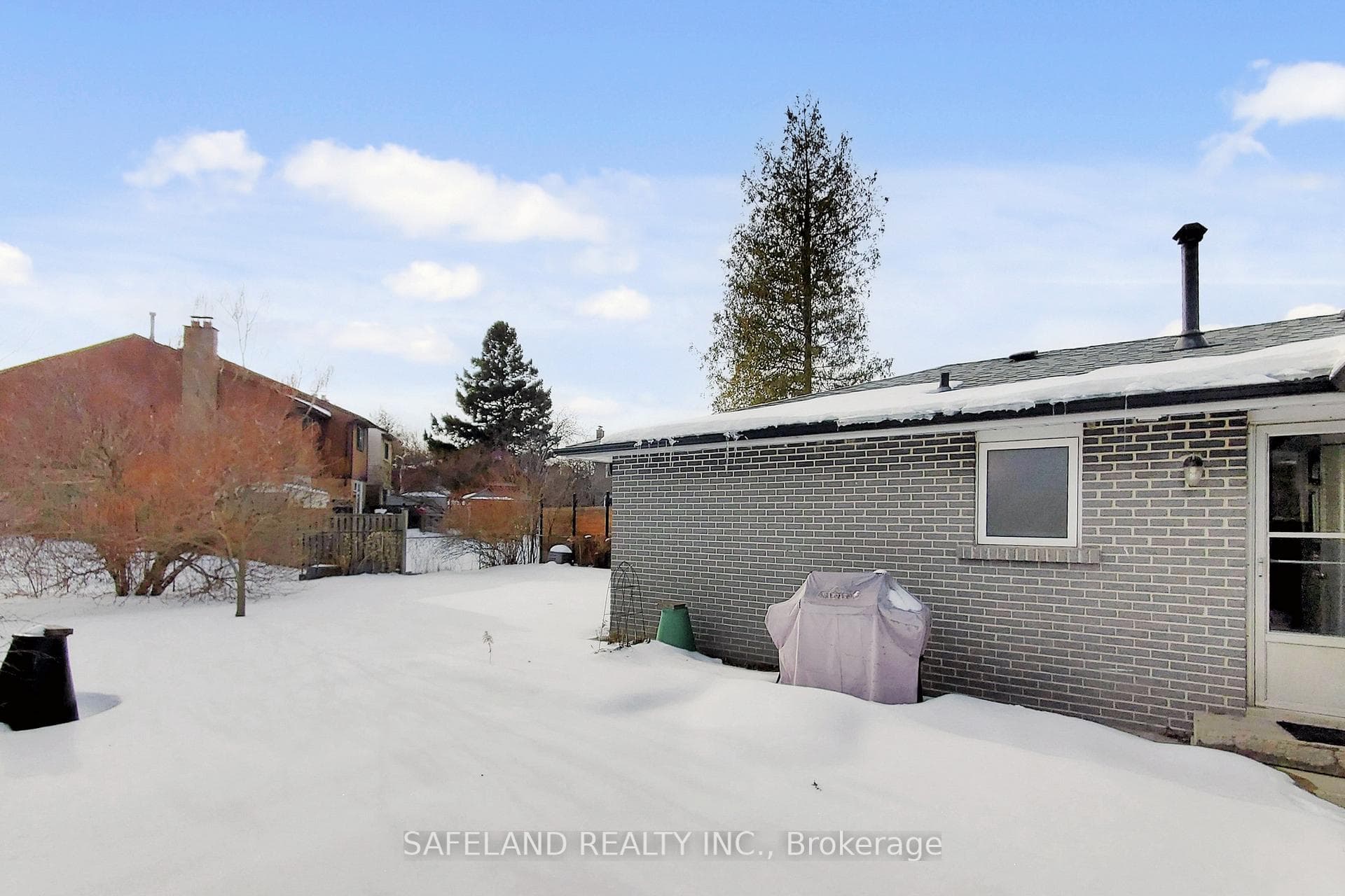 31 Cowling Crescent photo 46